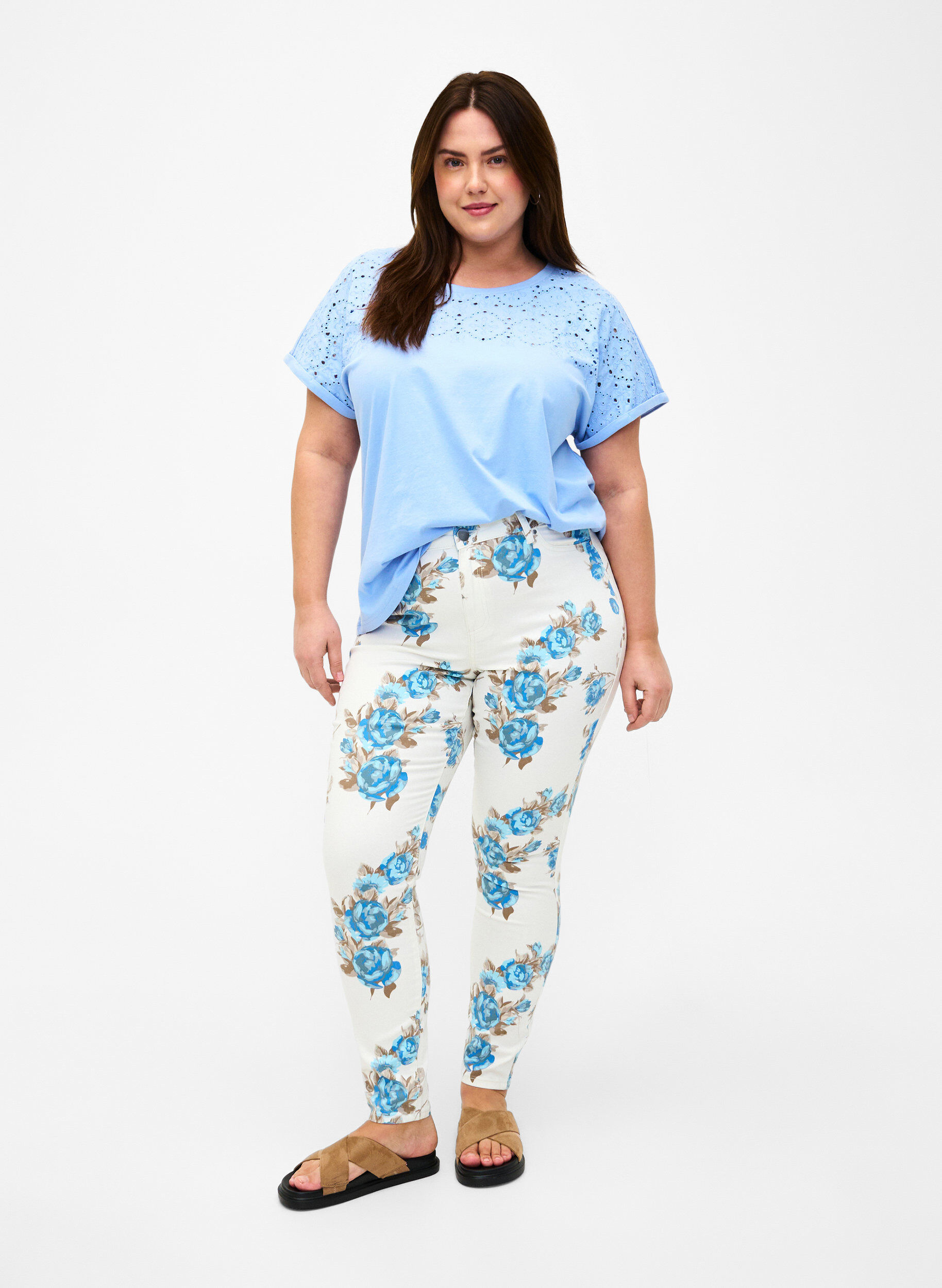 Zizzi T-Shirt aus Bio-Baumwolle mit Lochstickerei, Serenity, Model image number 2