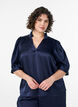 Blouse satin&eacute;e avec manches courtes et col &agrave; volants, Bleu, Model image number 0
