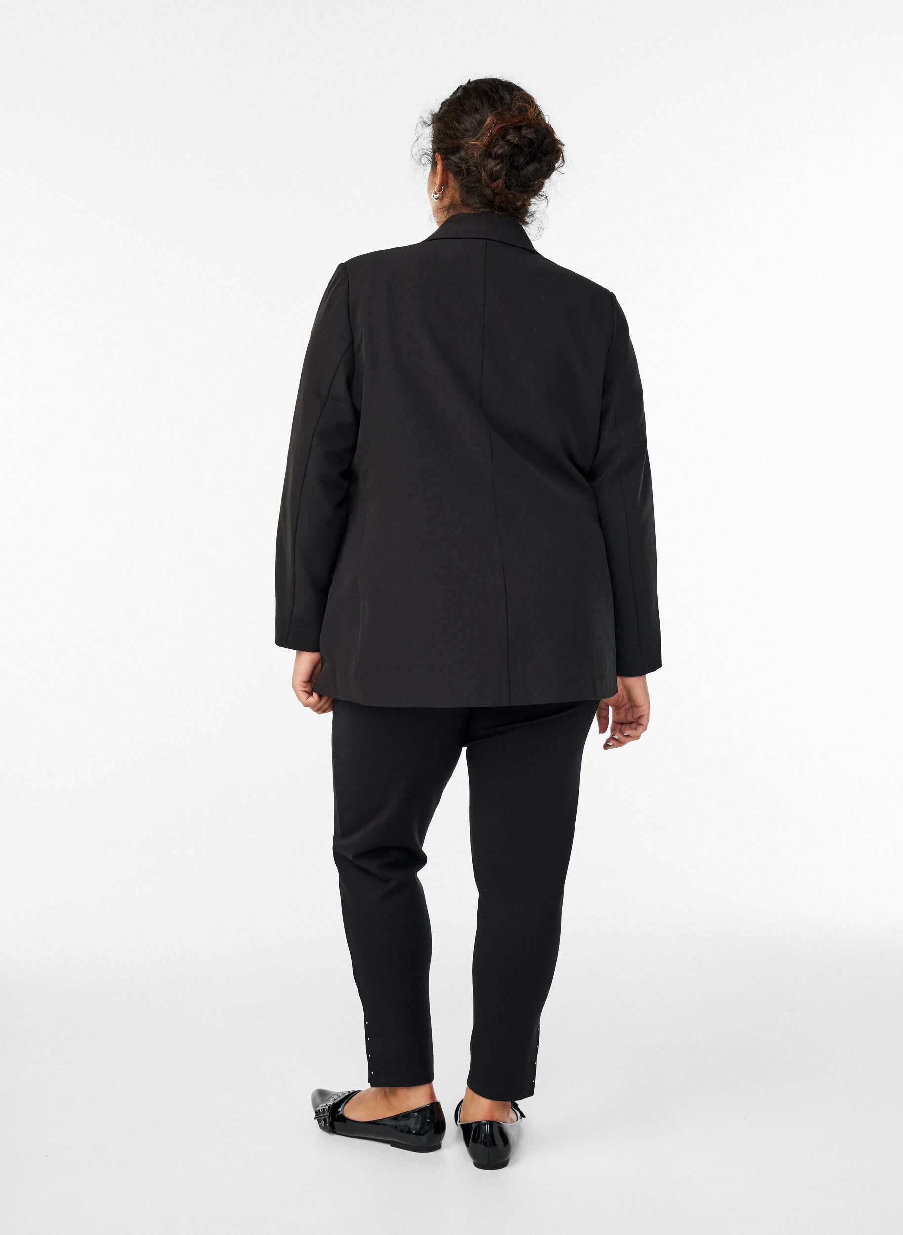 Zizzi Leggings mit Schlitzen und kleinen Strasssteinen, Schwarz, Model image number 2