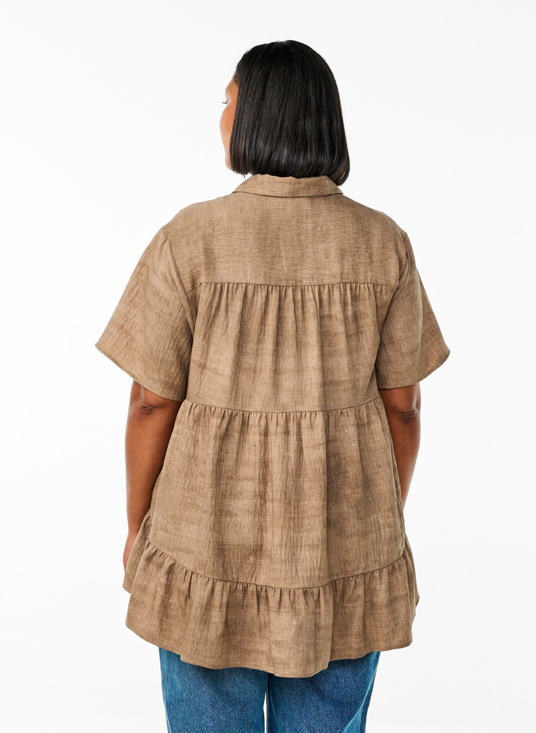 Zizzi Lockere Bluse mit Kragen und Kn&ouml;pfen, Braun, Model image number 2