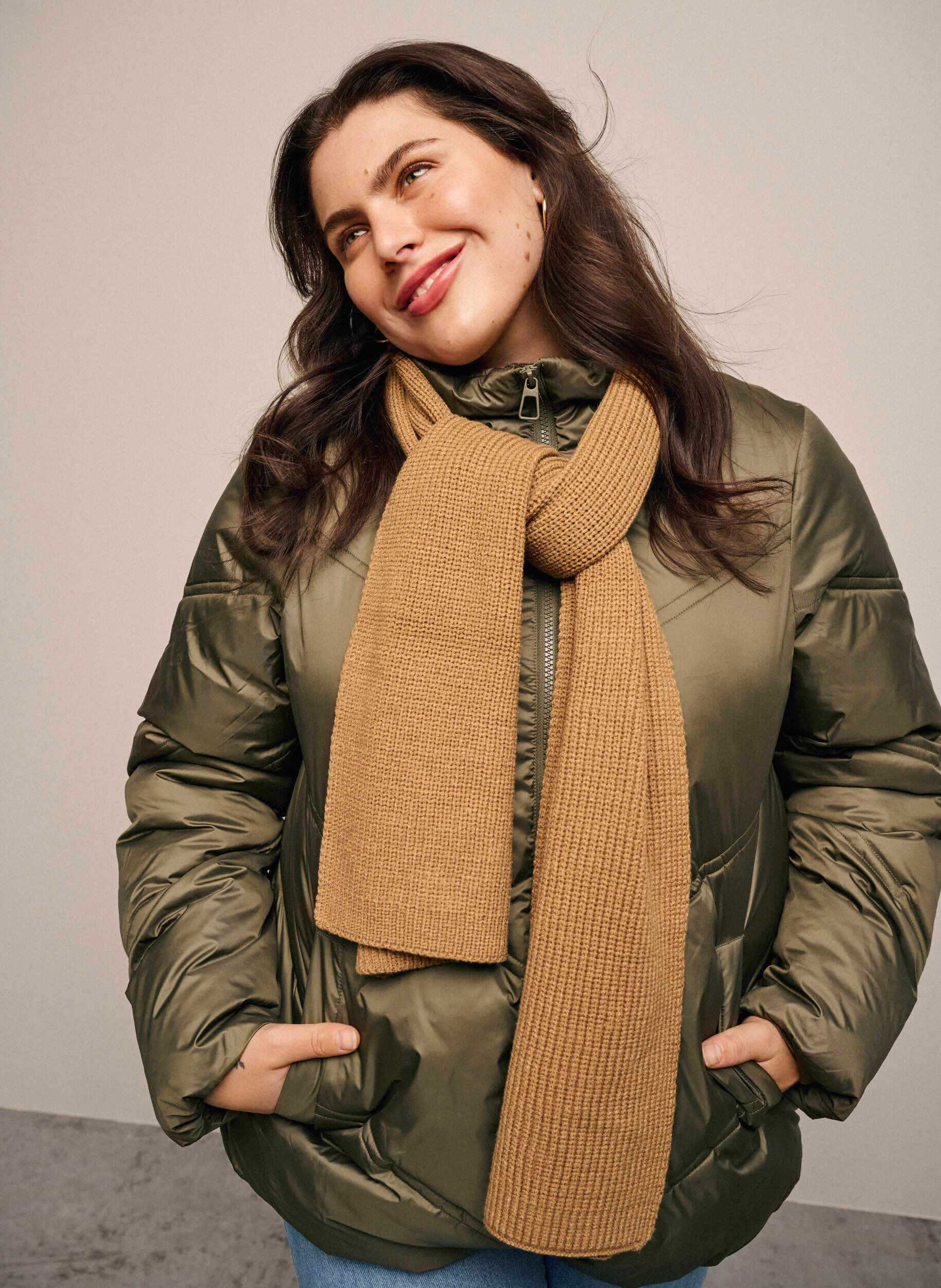 Zizzi Kurze Puffer-Winterjacke mit Taschen, Bungee Cord , Image image number 0
