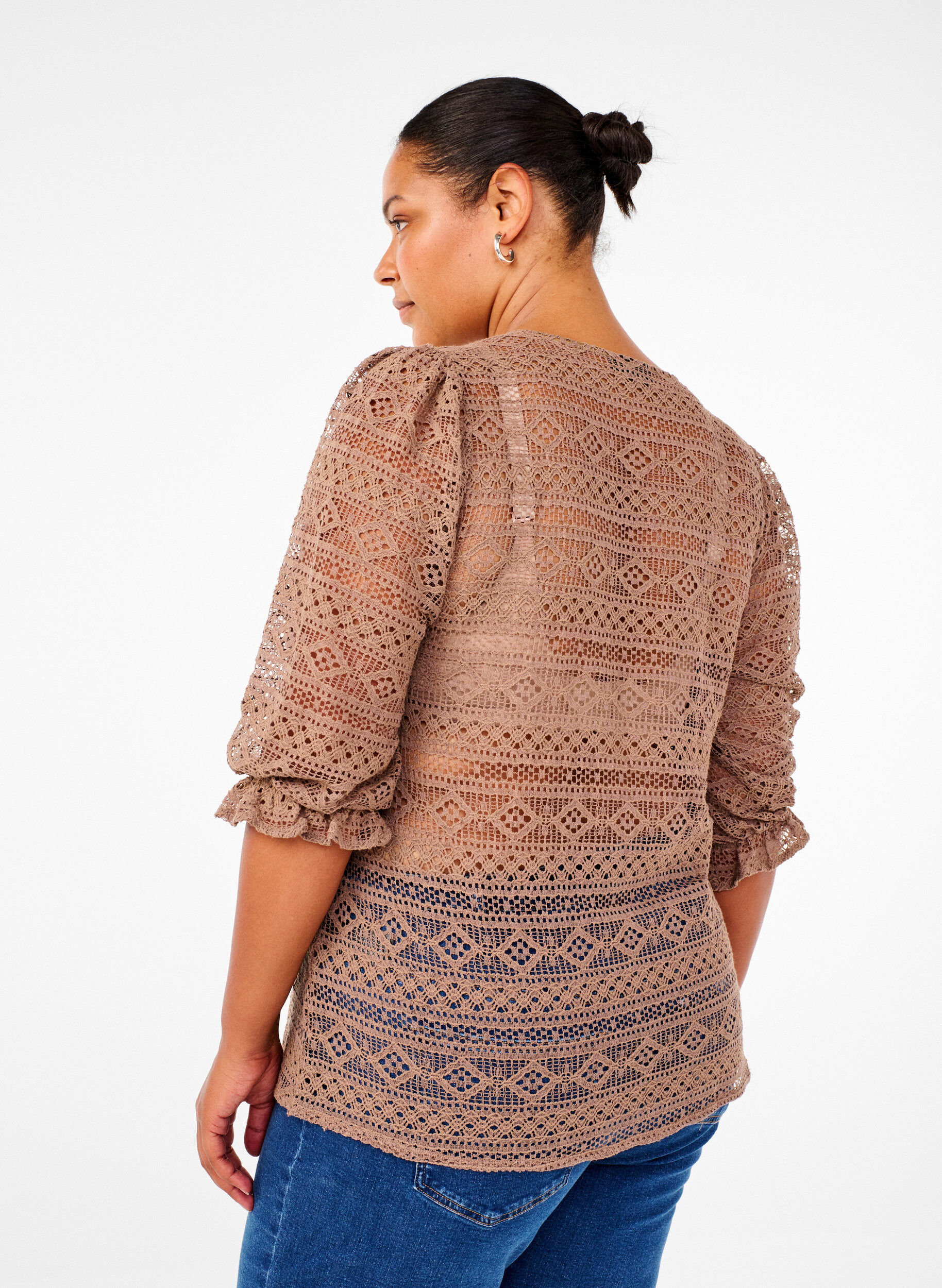 Zizzi Bluse mit Lochmuster und 3/4-&Auml;rmeln, Braun, Model image number 2