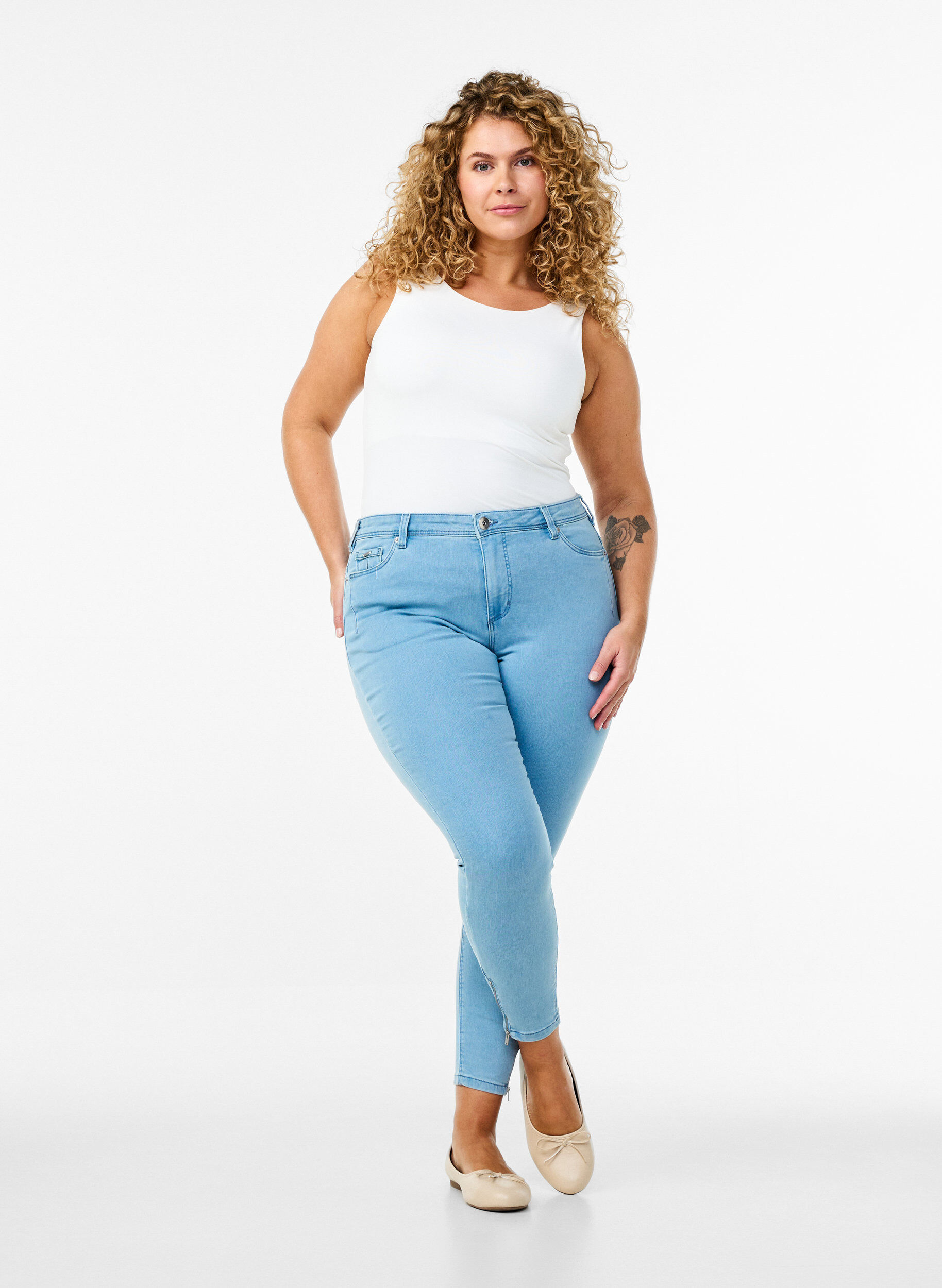 Jean court Amy avec fermeture &eacute;clair, Bleu Clair, Model