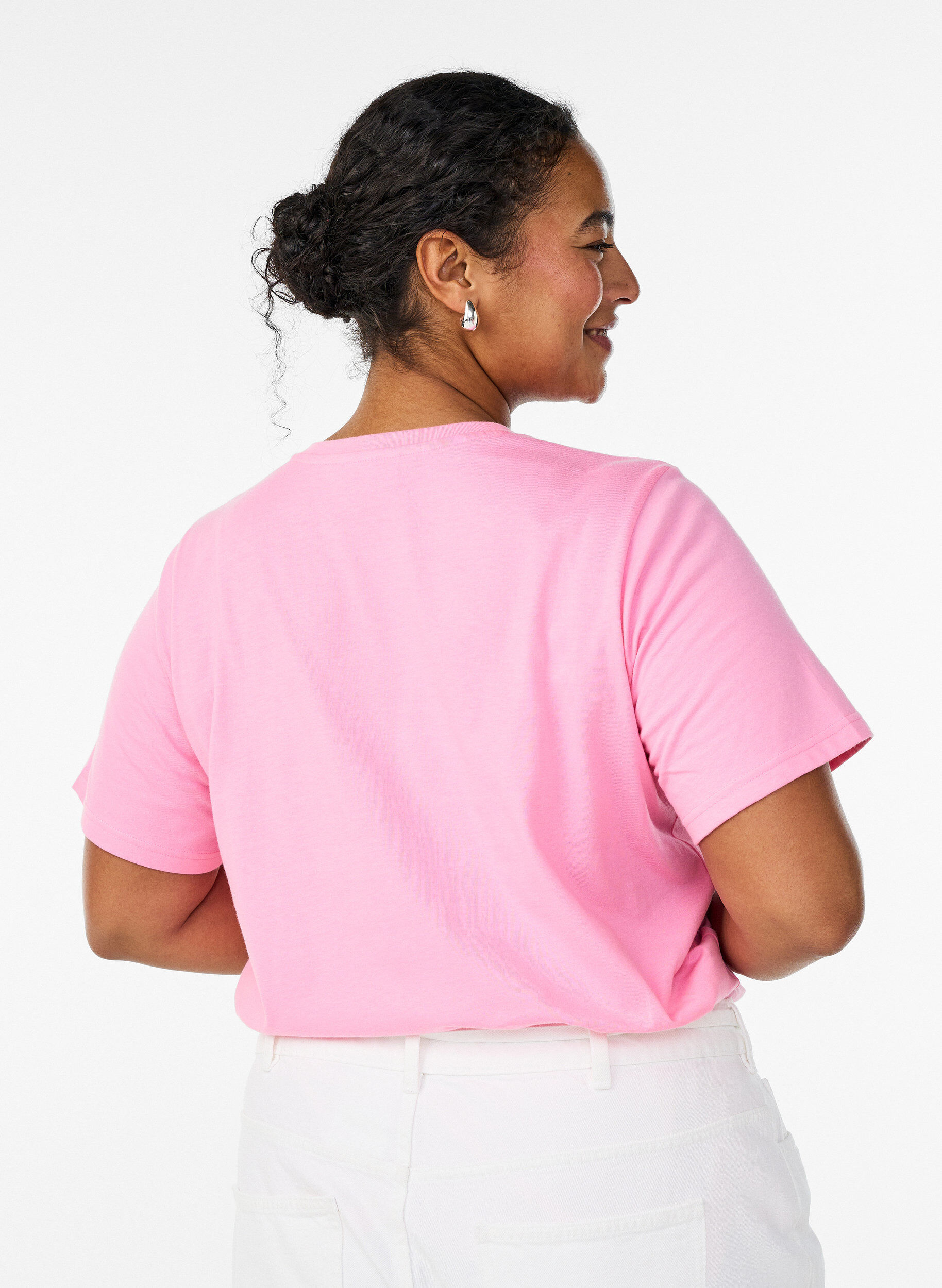 Zizzi T-shirt aus Baumwolle mit aufgesticktem Text, Wei&szlig;, Model image number 2