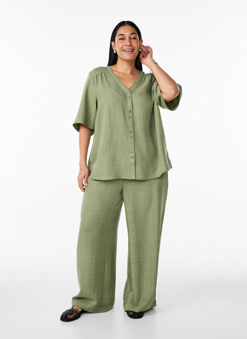 Hemdbluse mit V-Ausschnitt und kurzen Ärmeln, Grün, Model image number 1