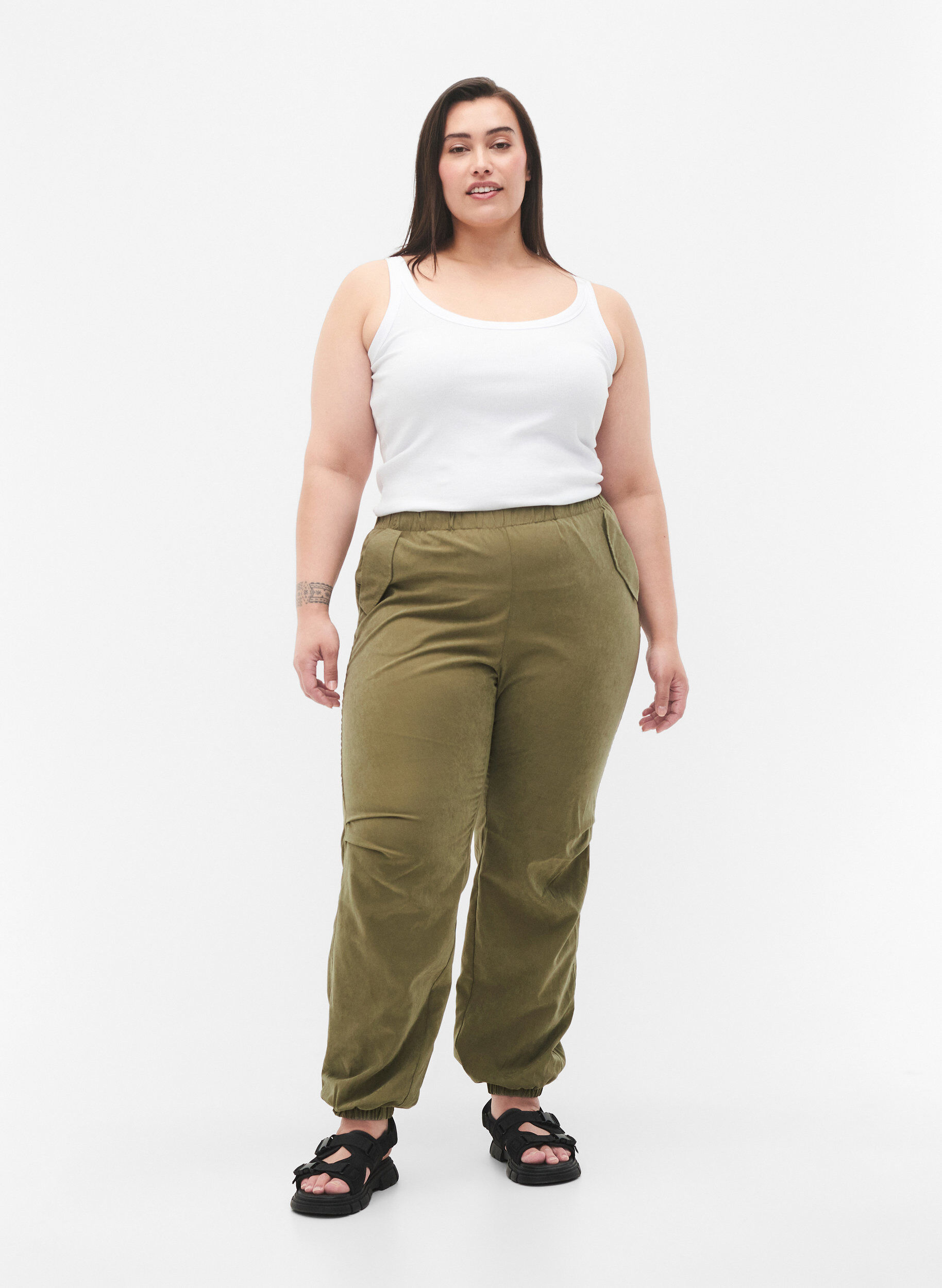 Zizzi Lockere Hose mit Gummizug, Martini Olive, Model image number 0