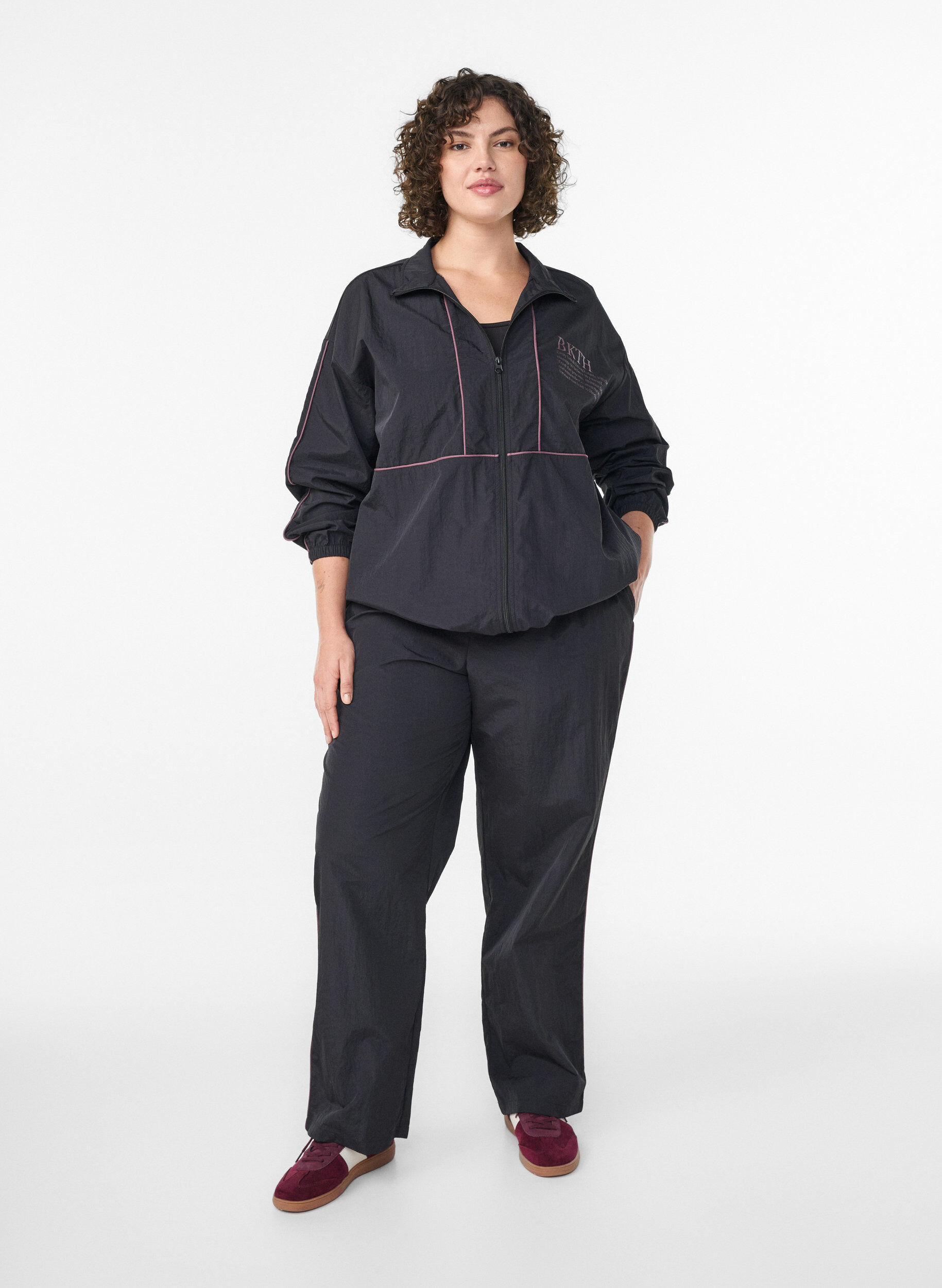 Zizzi Veste l&eacute;g&egrave;re avec passepoil contrastant, Noir, Model image number 1