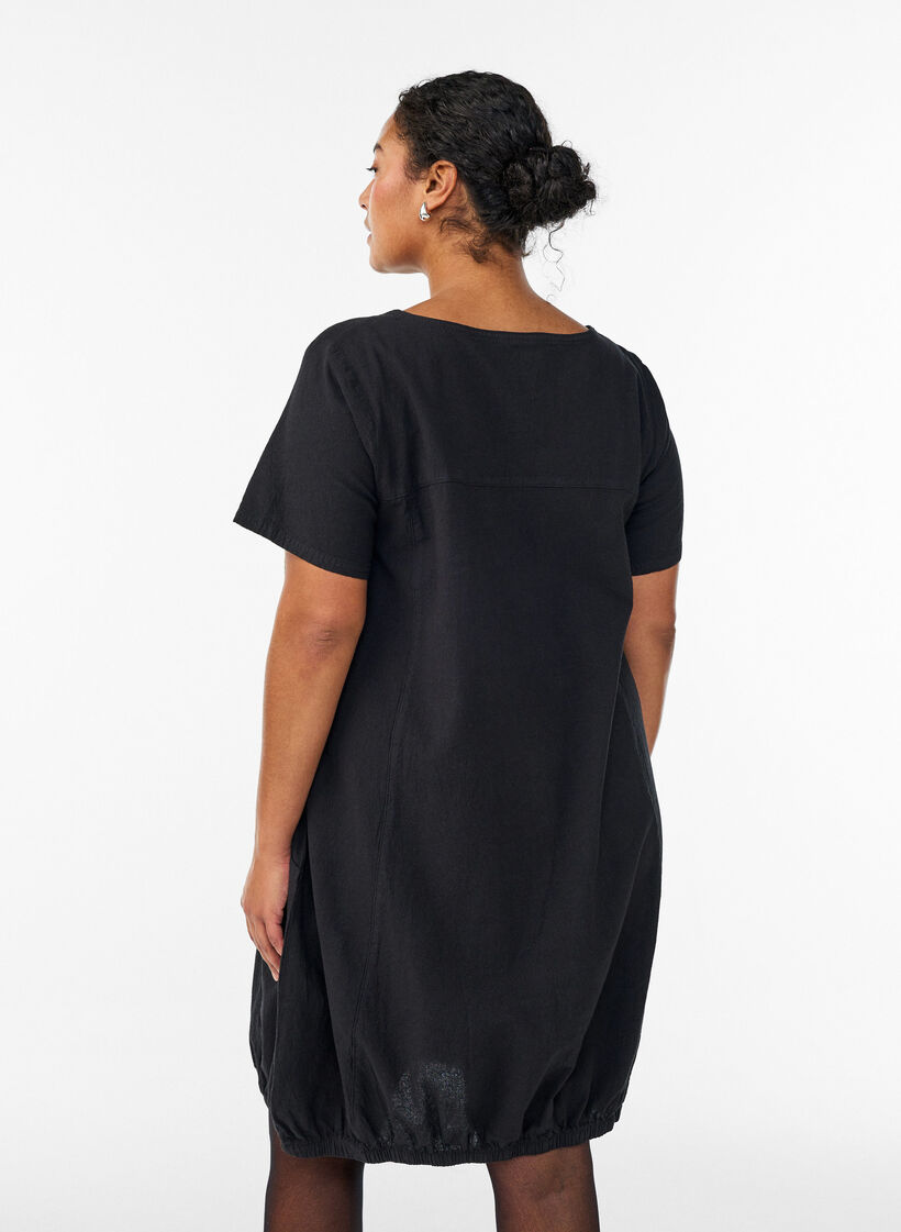 Kurzarm Kleid aus Baumwolle, Schwarz, Model image number 2