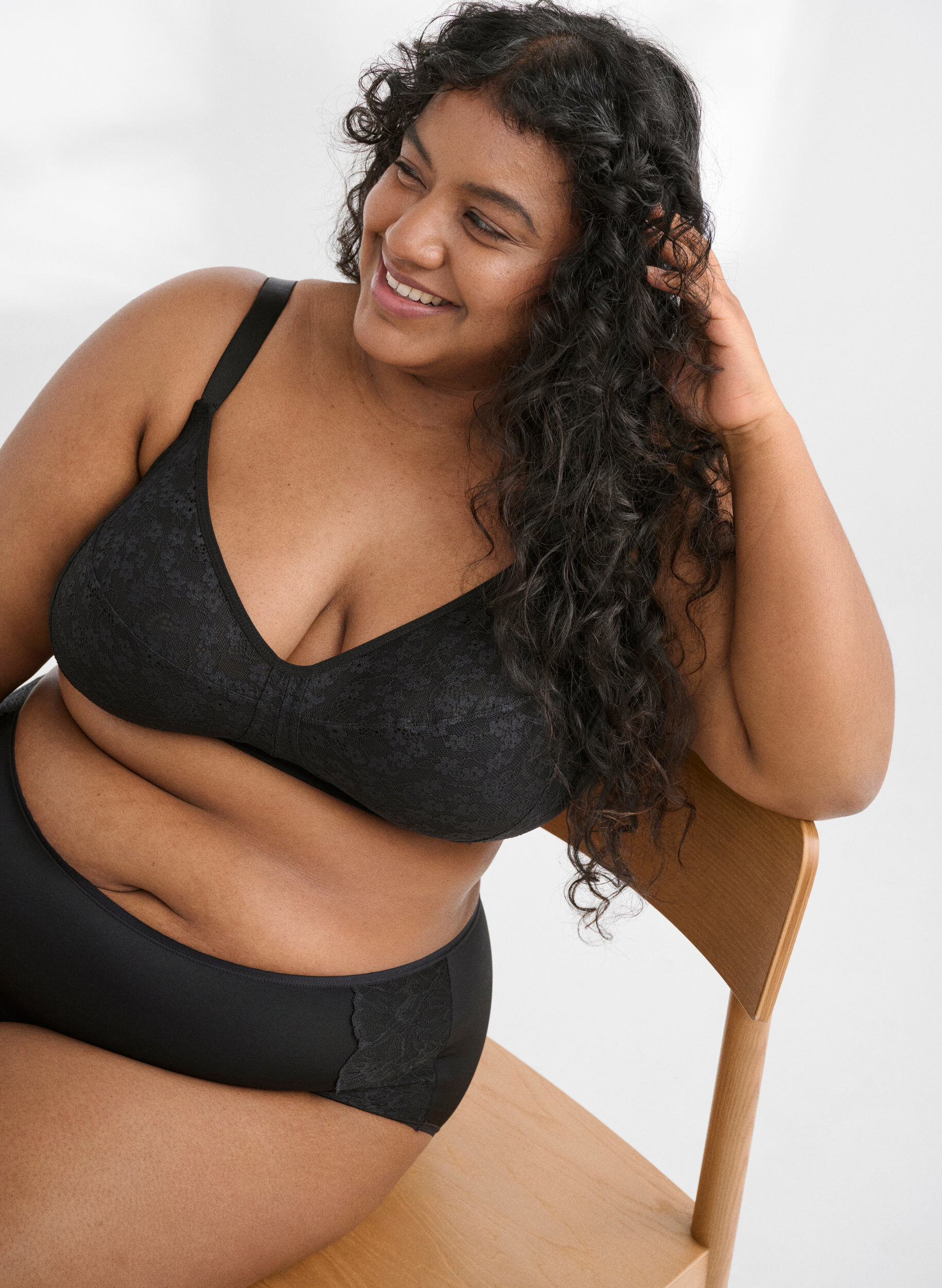 Zizzi BH ohne B&uuml;gel mit Spitze, Schwarz, Image image number 0