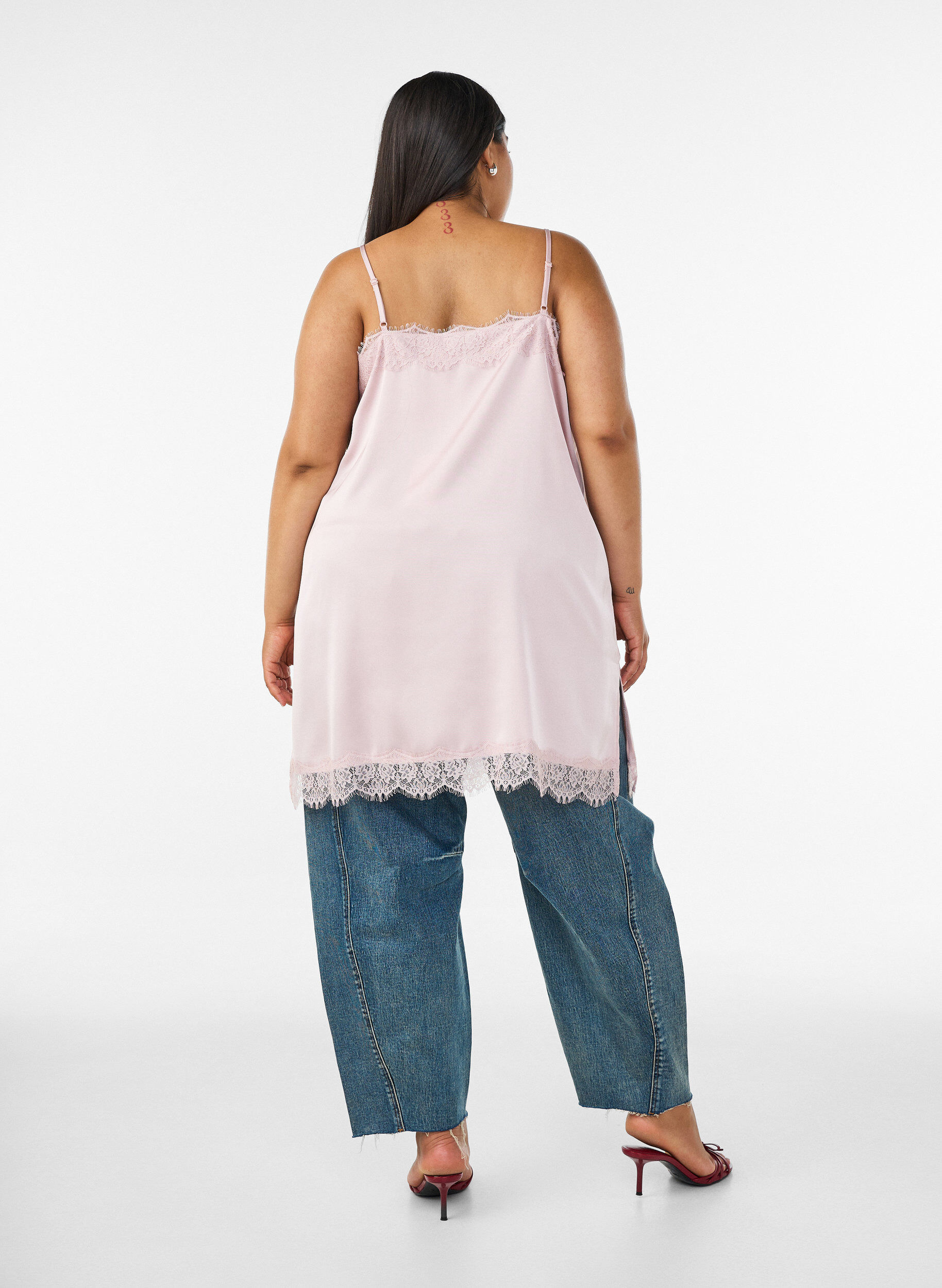 ZizziHaut long en satin bord&eacute; de dentelle, Rose poudr&eacute;e, Model image number 2