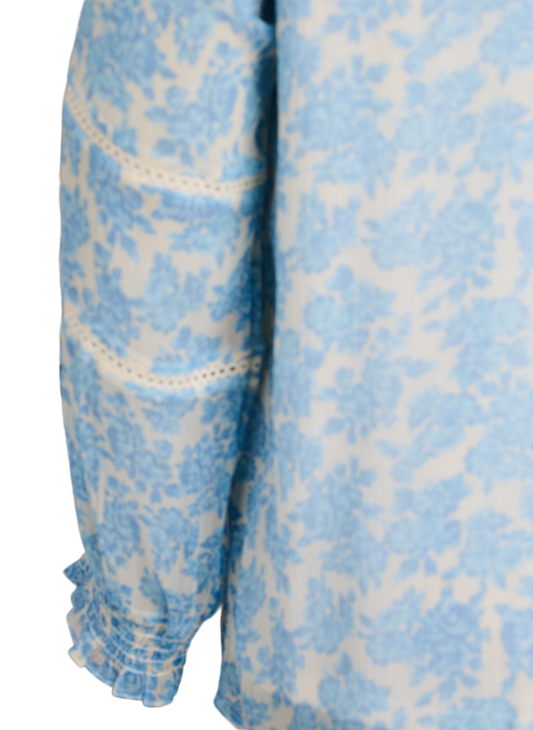Zizzi Blouse en mousseline &agrave; imprim&eacute; floral et bordure en crochet, Bleu Clair, Packshot image number 3
