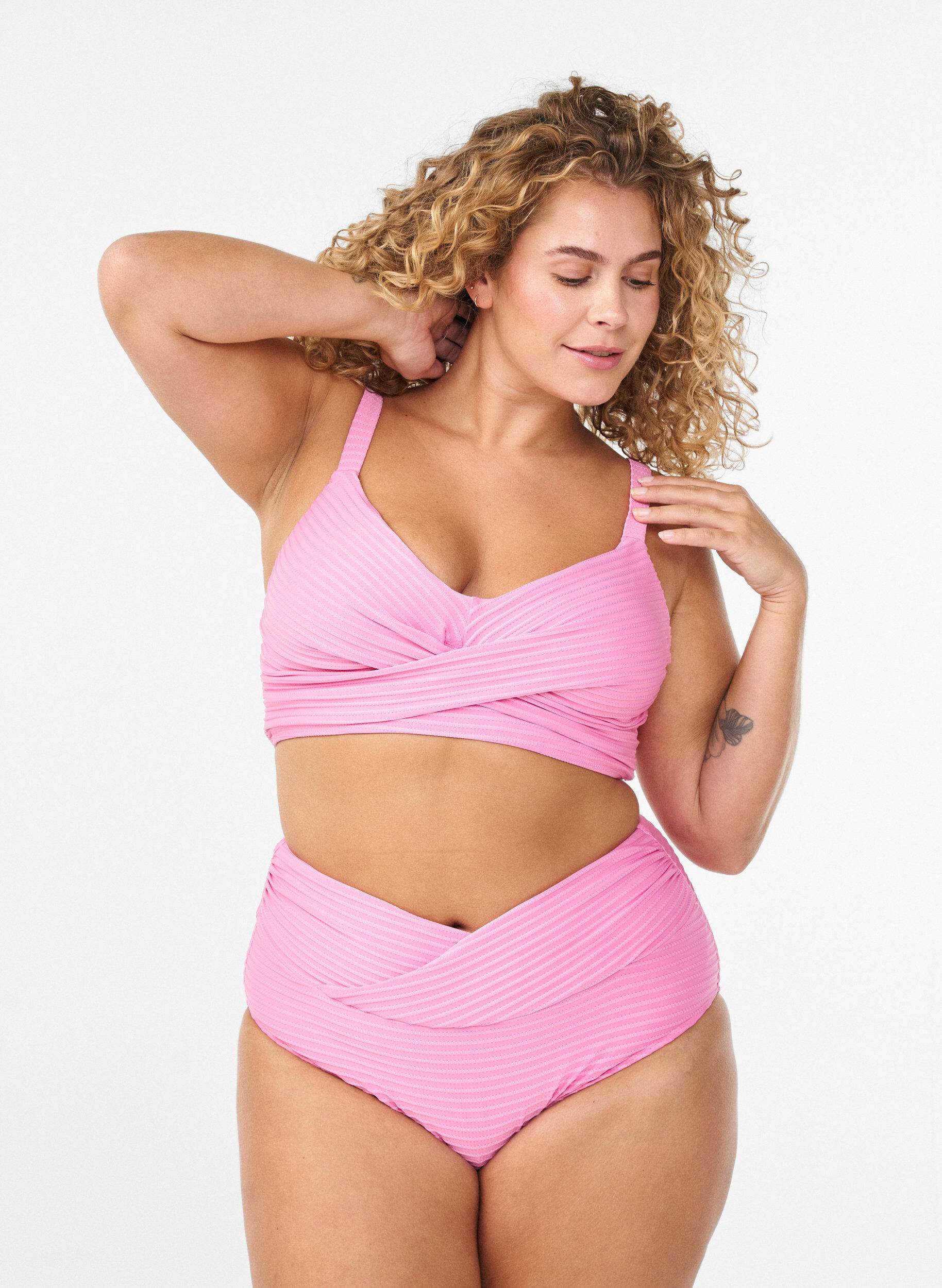 Zizzi Bikinihose mit hoher Taille und &Uuml;berkreuz-Details, Pink, Model image number 0