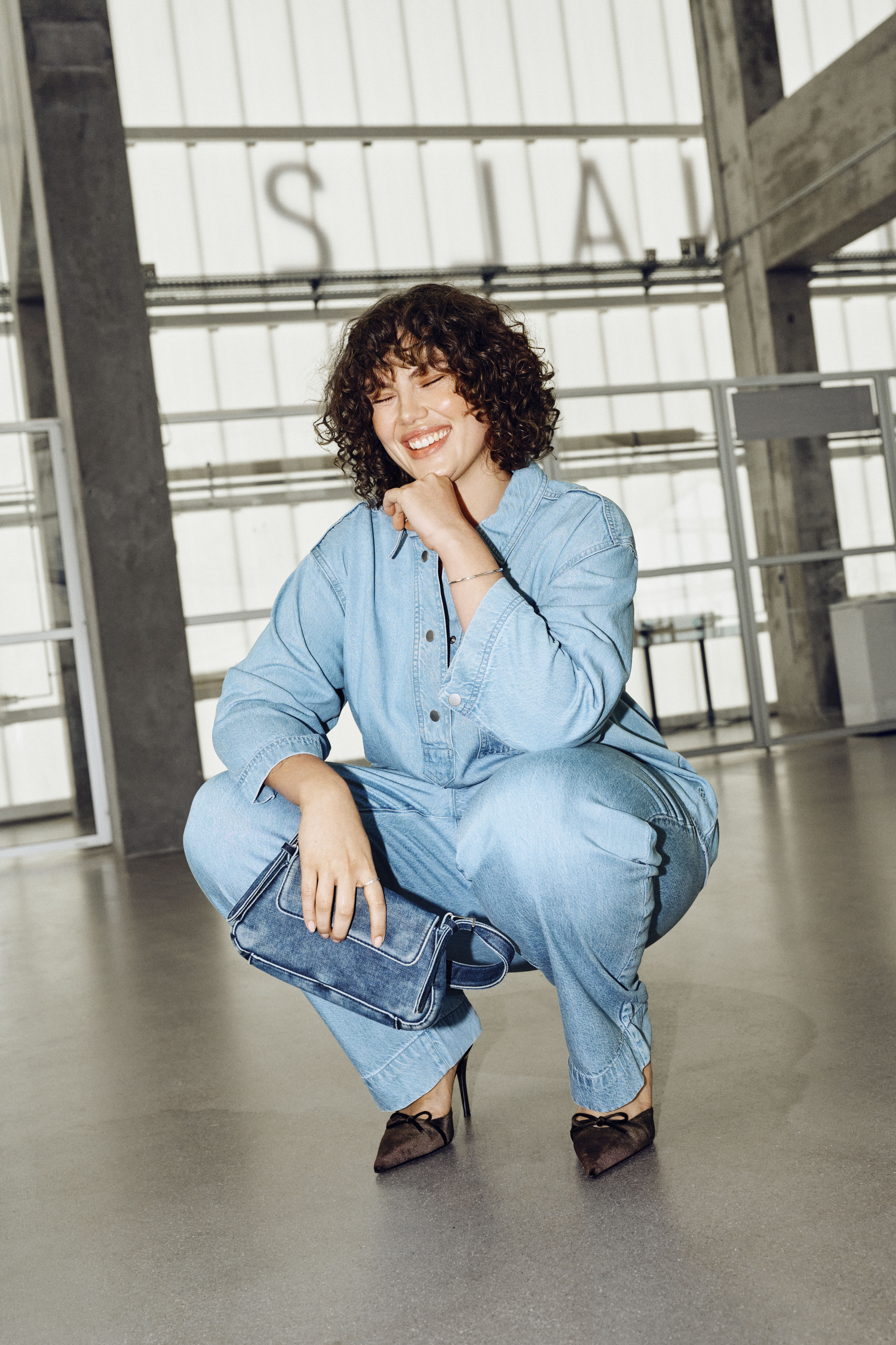 Zizzi Ensemble en denim clair, , Model