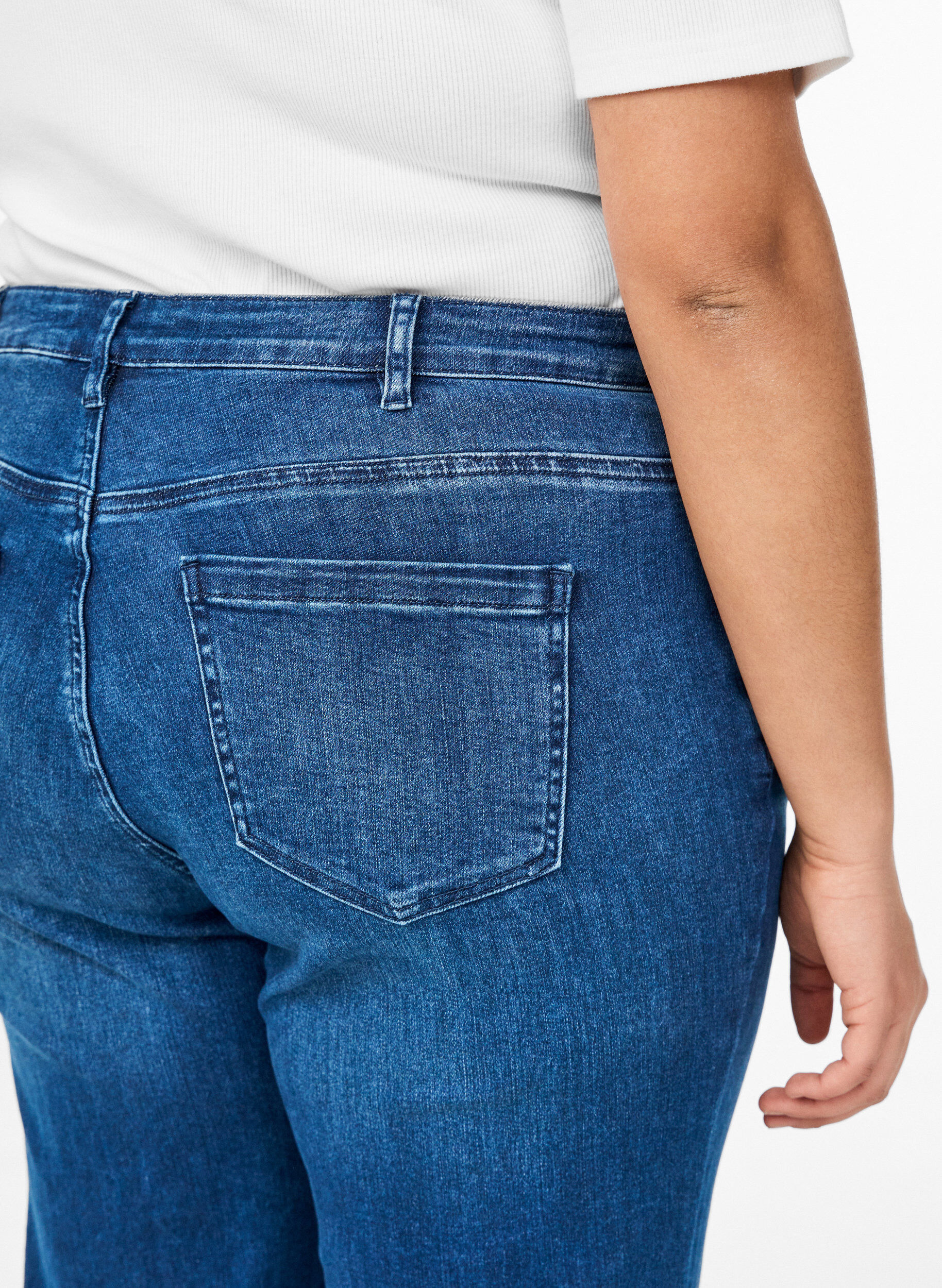 Zizzi Jean bootcut taille haute, Bleu, Model image number 2
