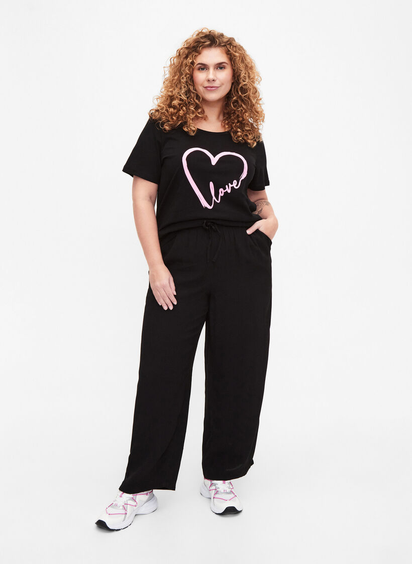 Pantalon ample en viscose avec poches, Noir, Model image number 0