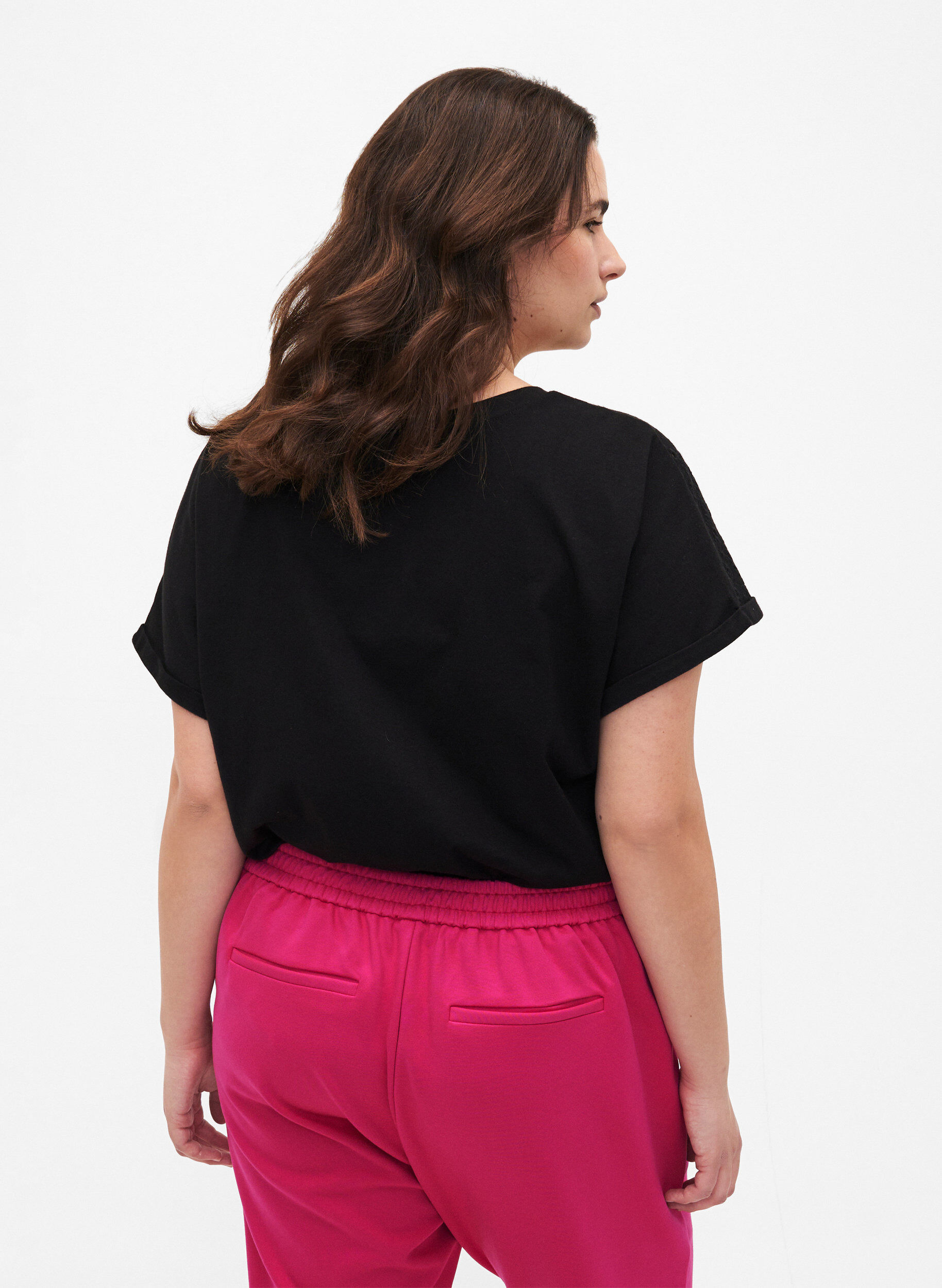 Zizzi T-Shirt aus Bio-Baumwolle mit Lochstickerei, Black, Model image number 1