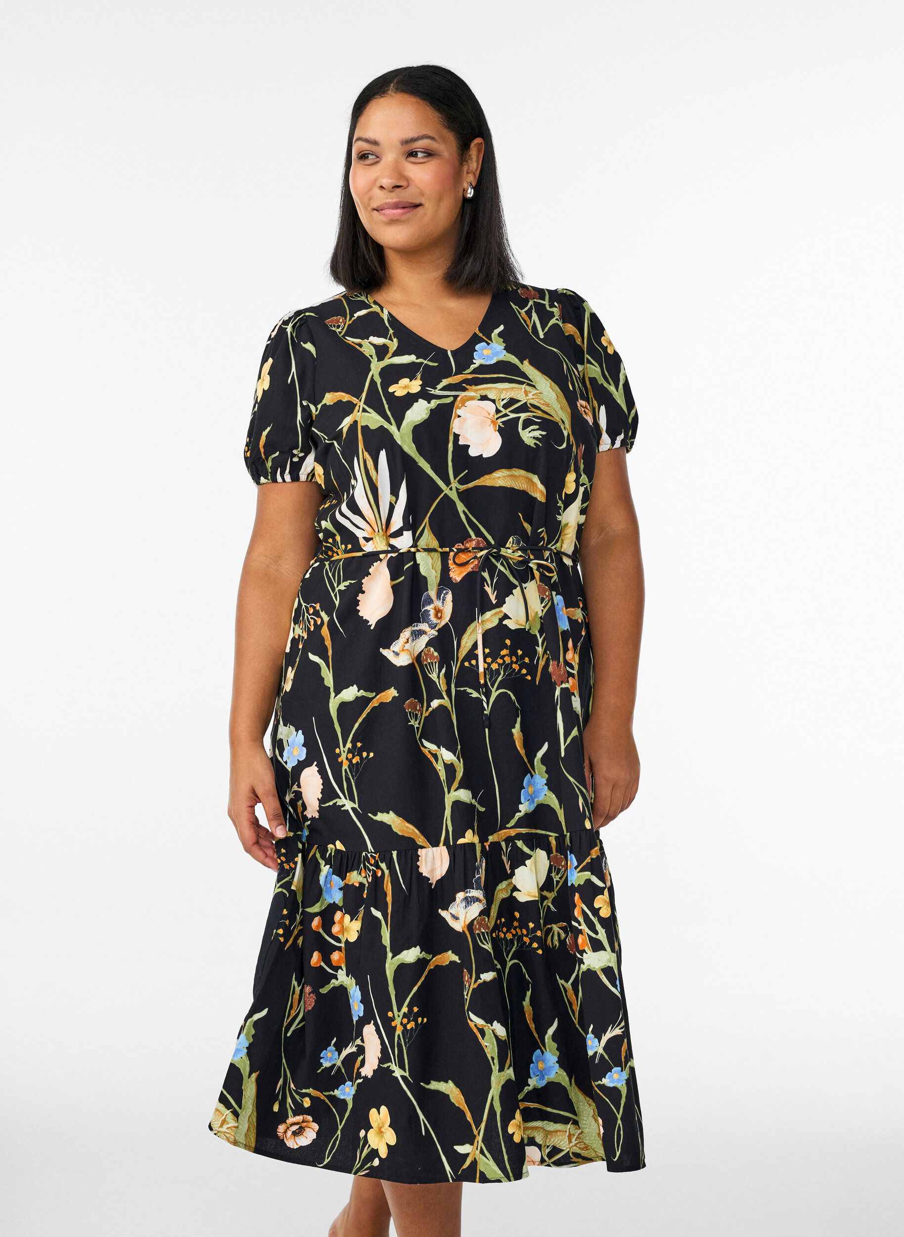 Zizzi Robe midi &agrave; imprim&eacute; floral et ceinture &agrave; nouer, Noir, Model image number 0