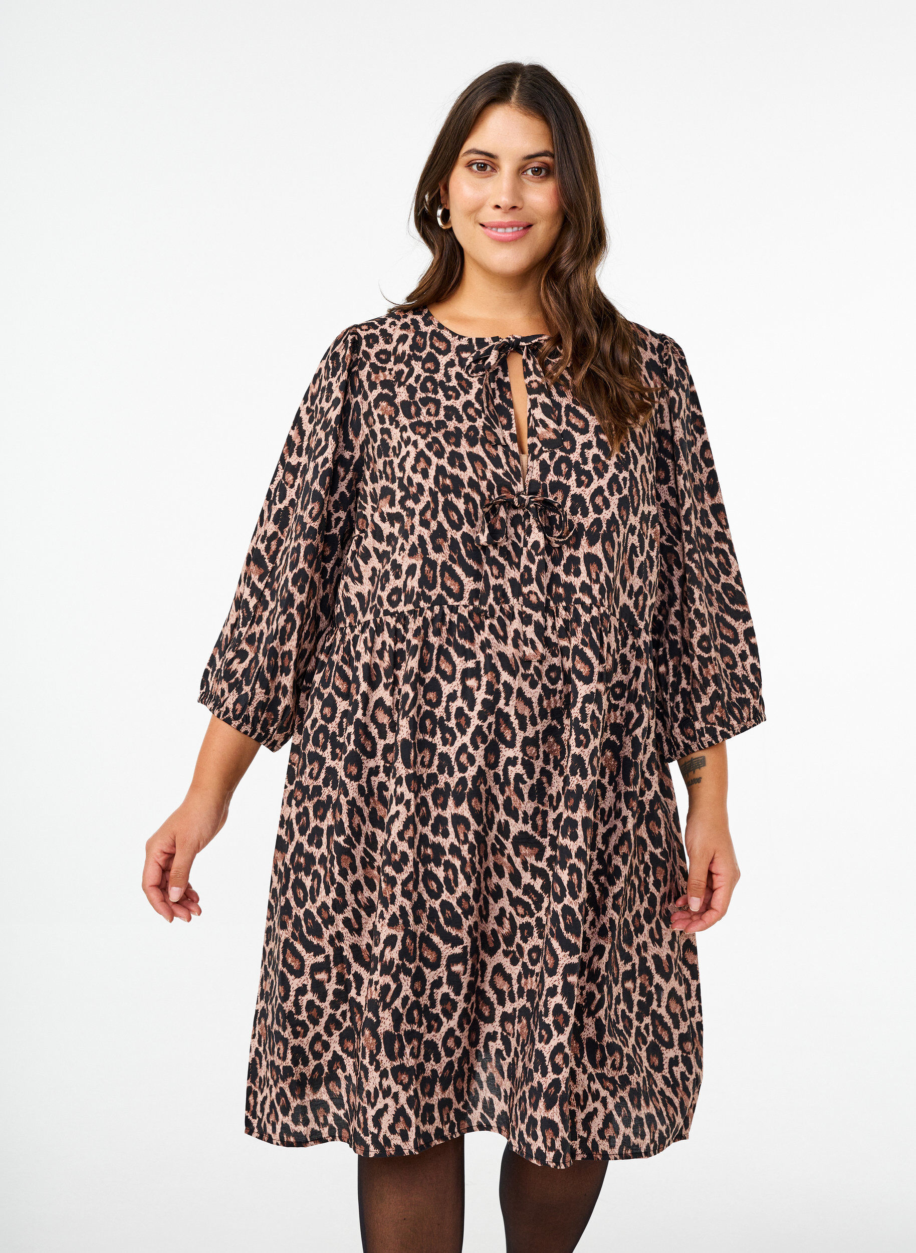 Zizzi Kleid mit Schleifen und 3/4-&Auml;rmeln, LEO AOP, Model image number 0