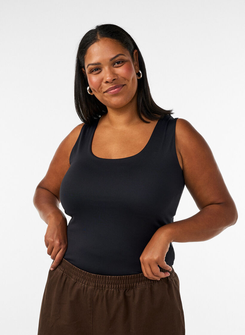Top Basic ajust&eacute; en tissu lisse, Noir, Model image number 0