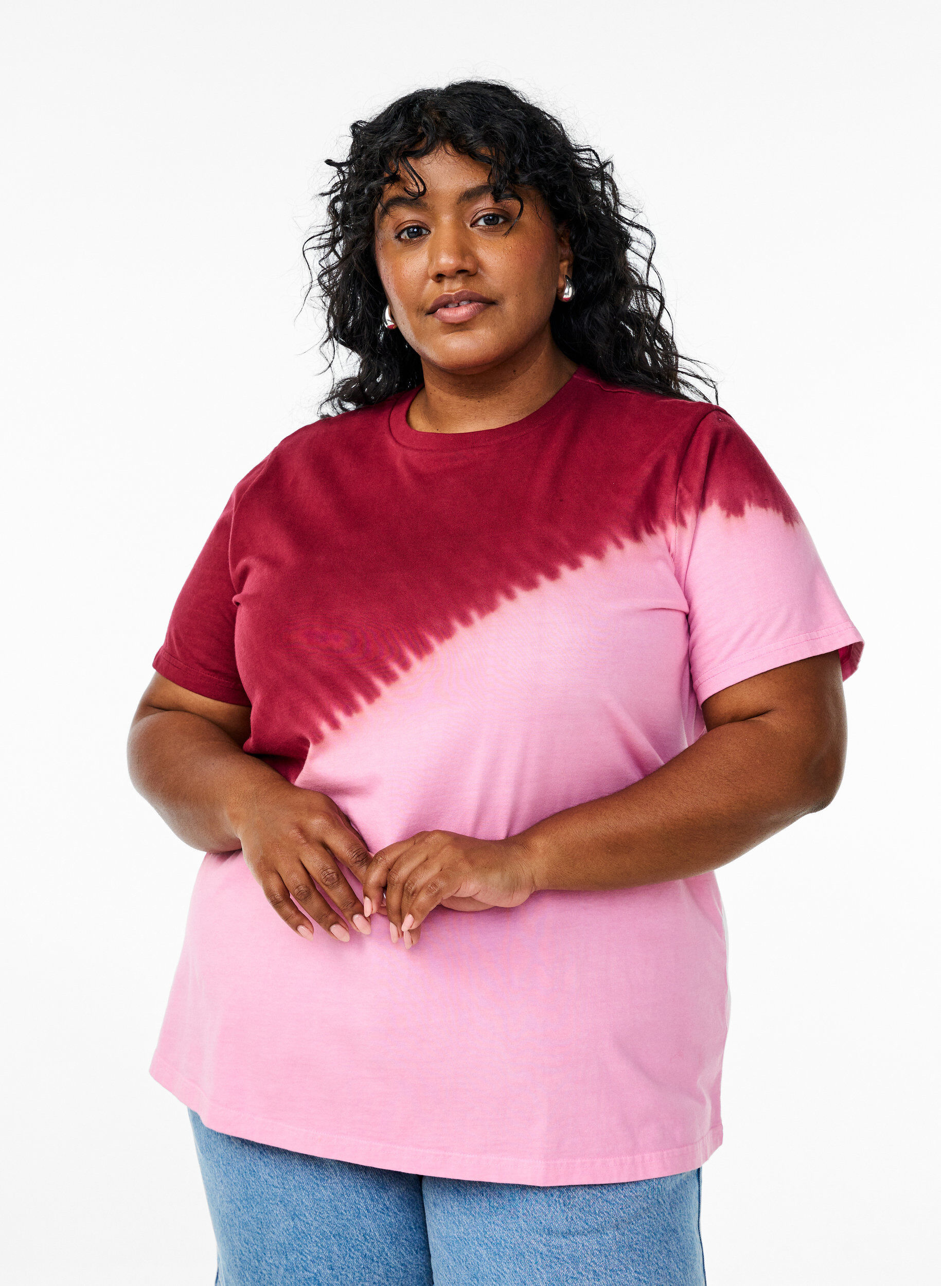 Dip-Dye-T-Shirt aus Bio-Baumwolle, Rot, Model