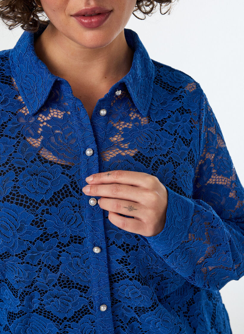 Chemise en dentelle avec boutons nacr&eacute;s, Bleu, Model image number 3
