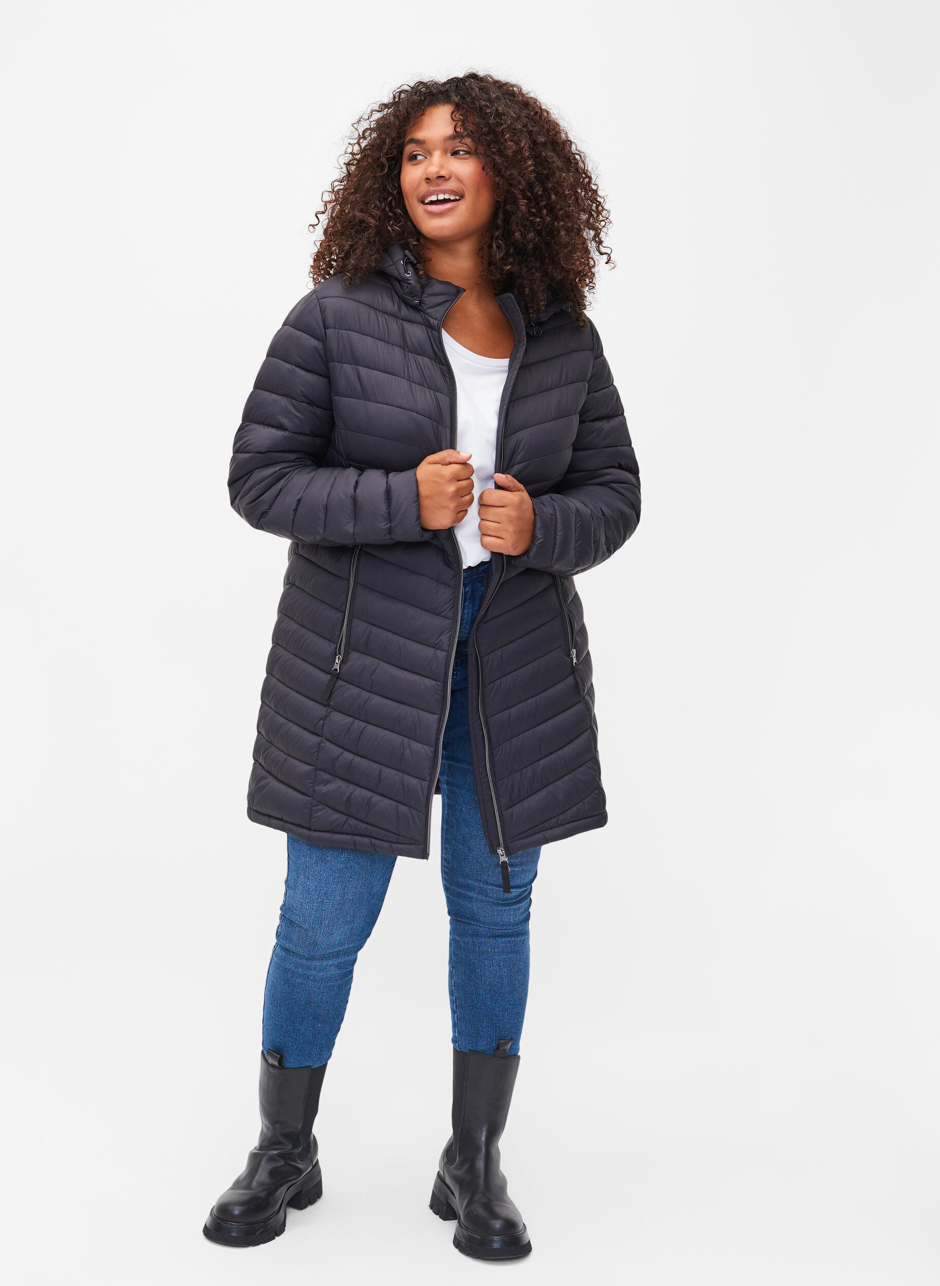 Zizzi Leichte Jacke mit Taschen und abnehmbarer Kapuze, Schwarz, Model image number 1
