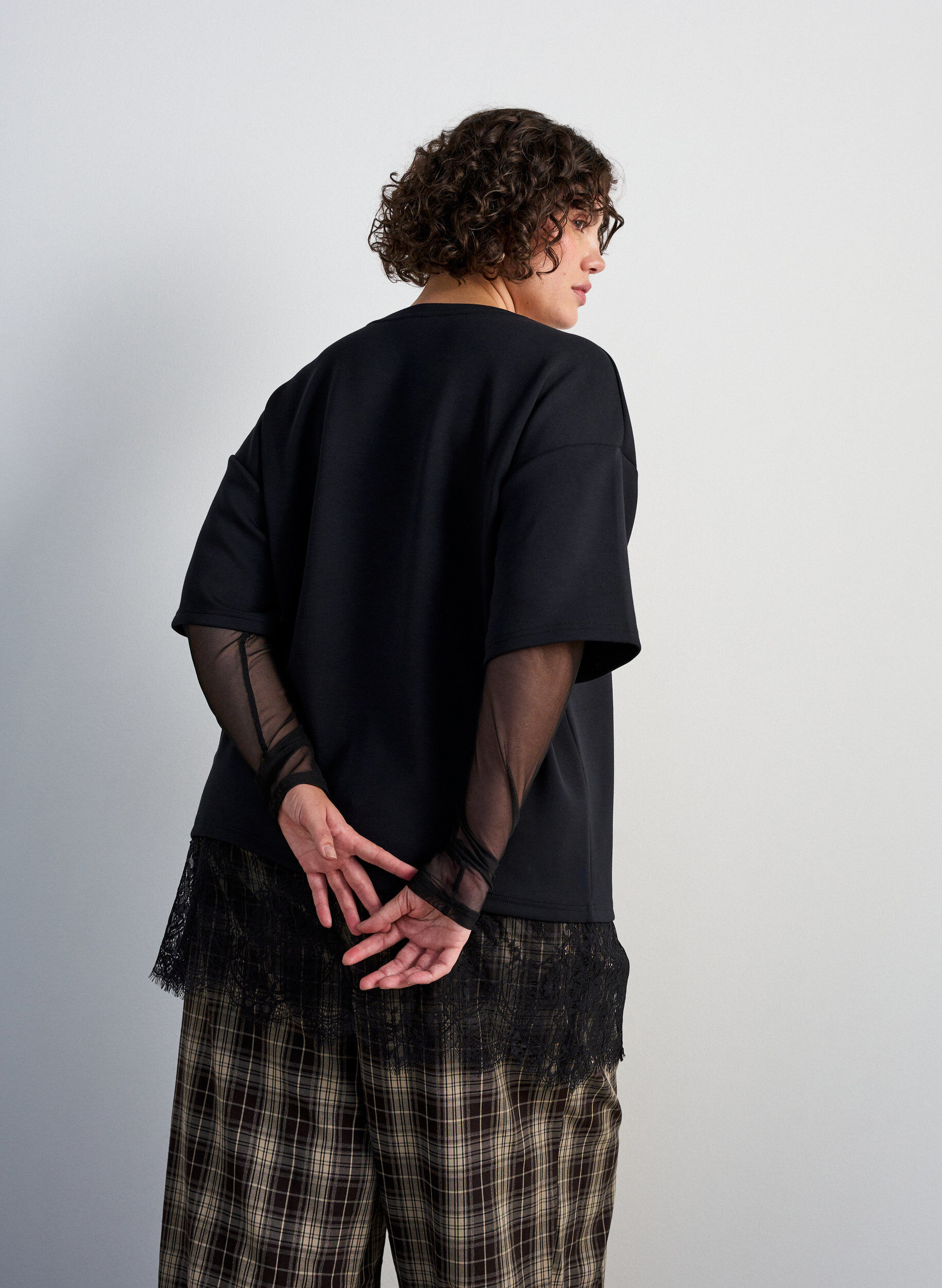 ZizziBlouse avec manches en maille et finitions en dentelle, Noir, Model image number 2