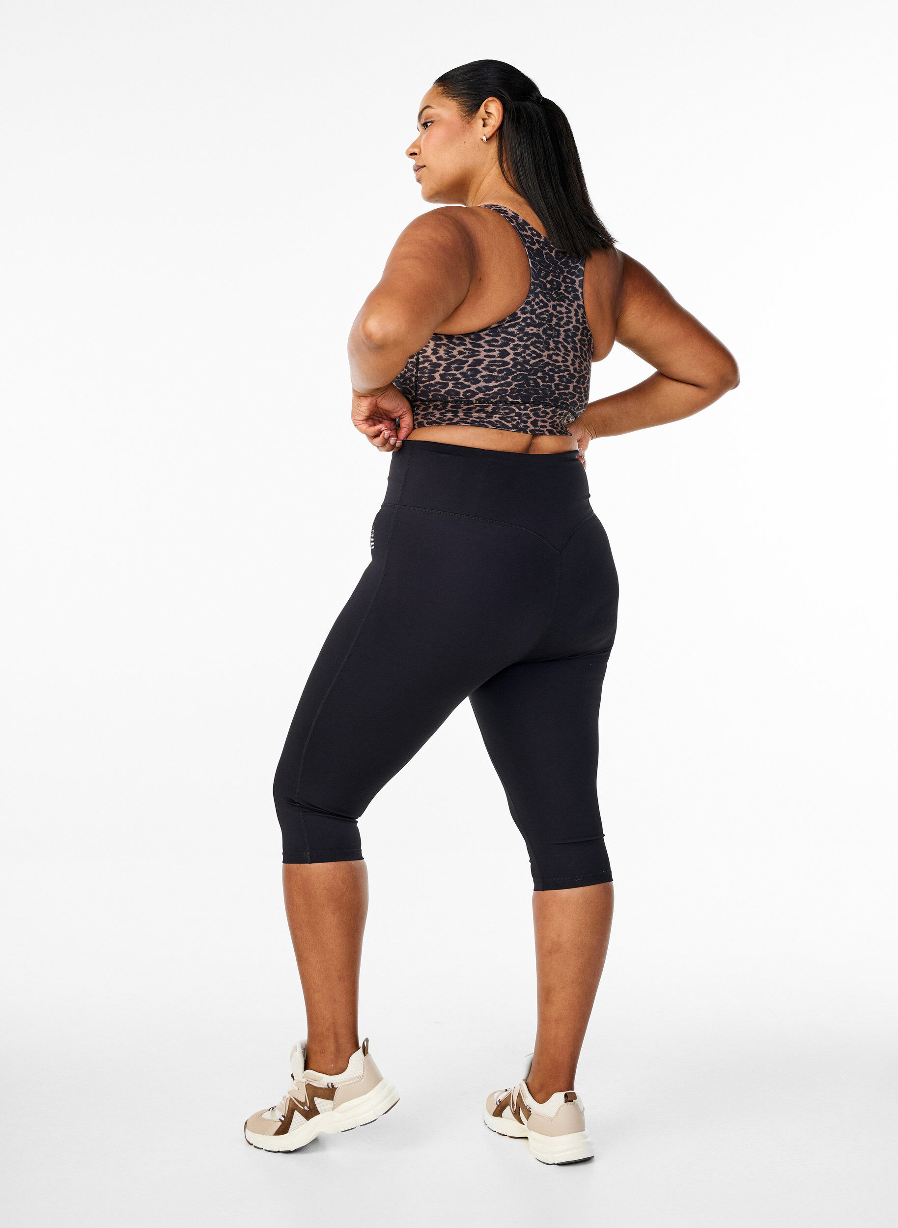 Zizzi CORE, Legging 3/4 de sport avec poche, effet gainant, Noir, Model image number 1