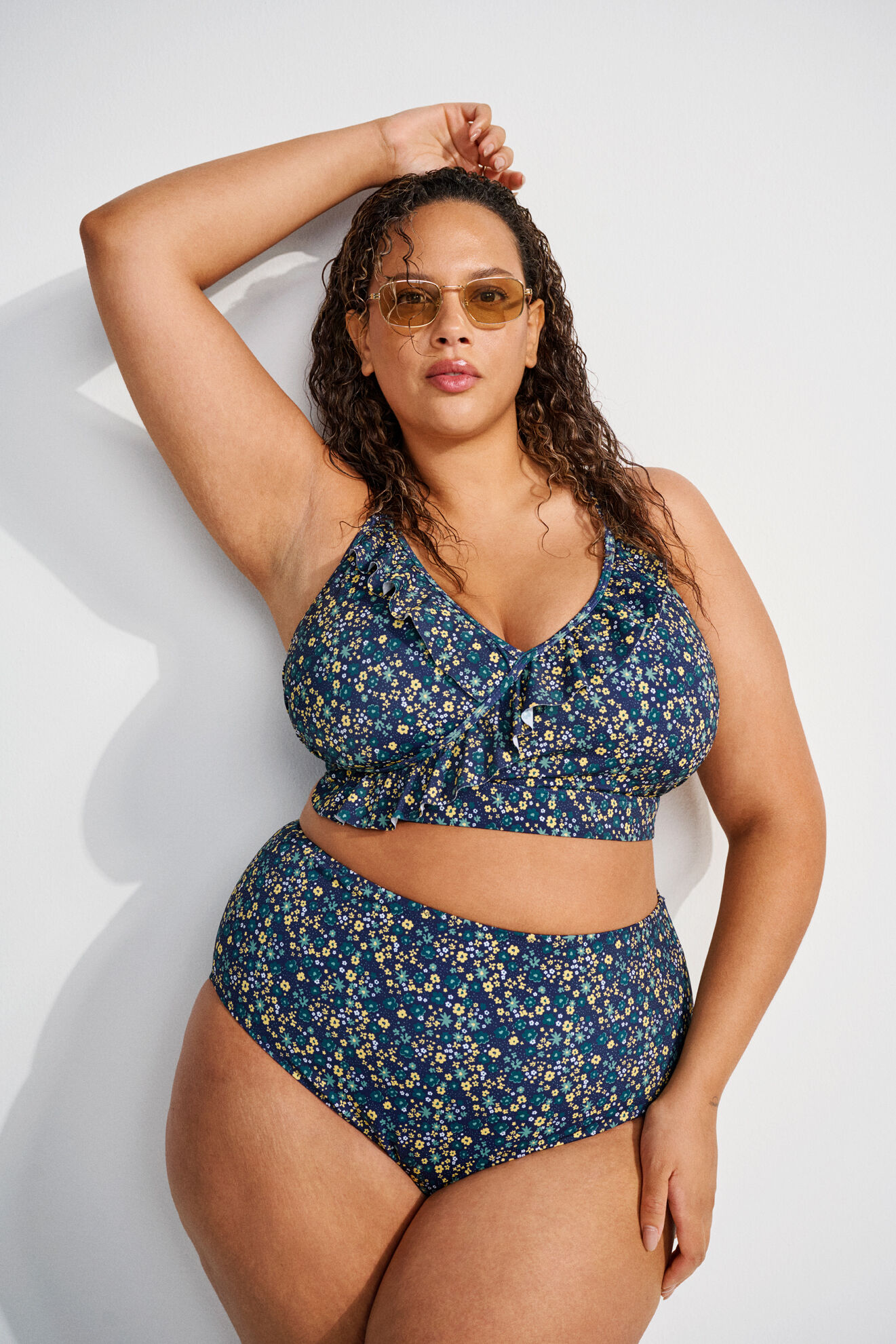 Blumiger Bikini, , Model