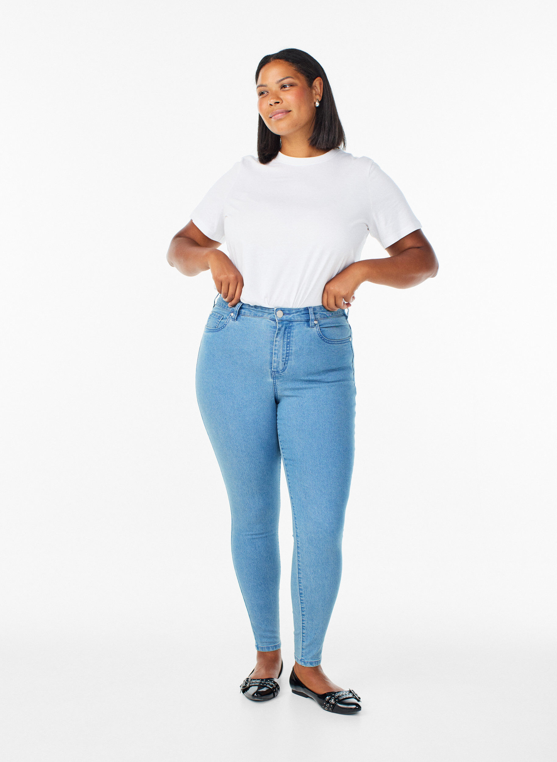 Amy Super Slim Fit Jeans mit hoher Taille, Blau, Model