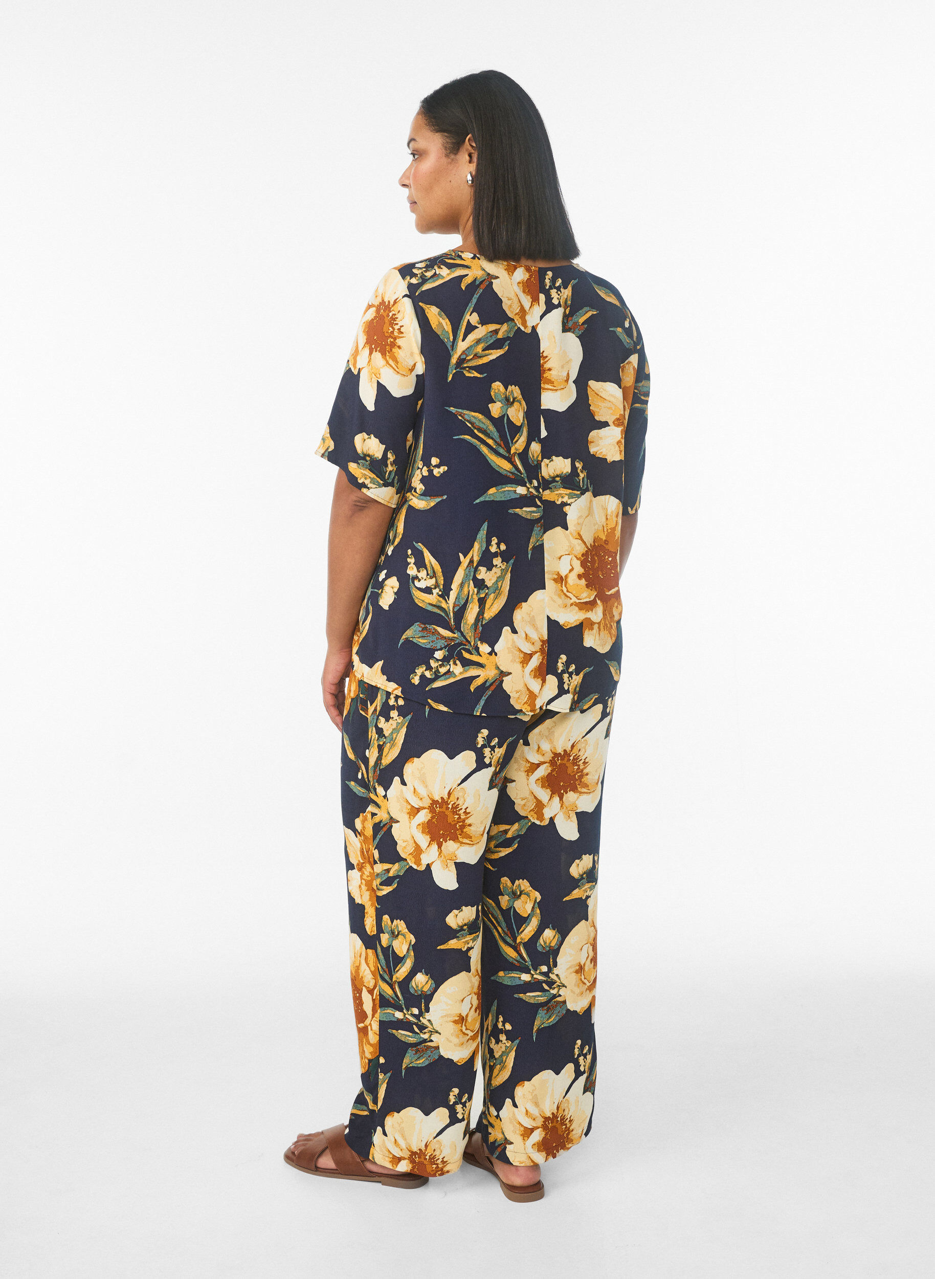 Zizzi Lockere Viskosehose mit Print, Blau, Model image number 1