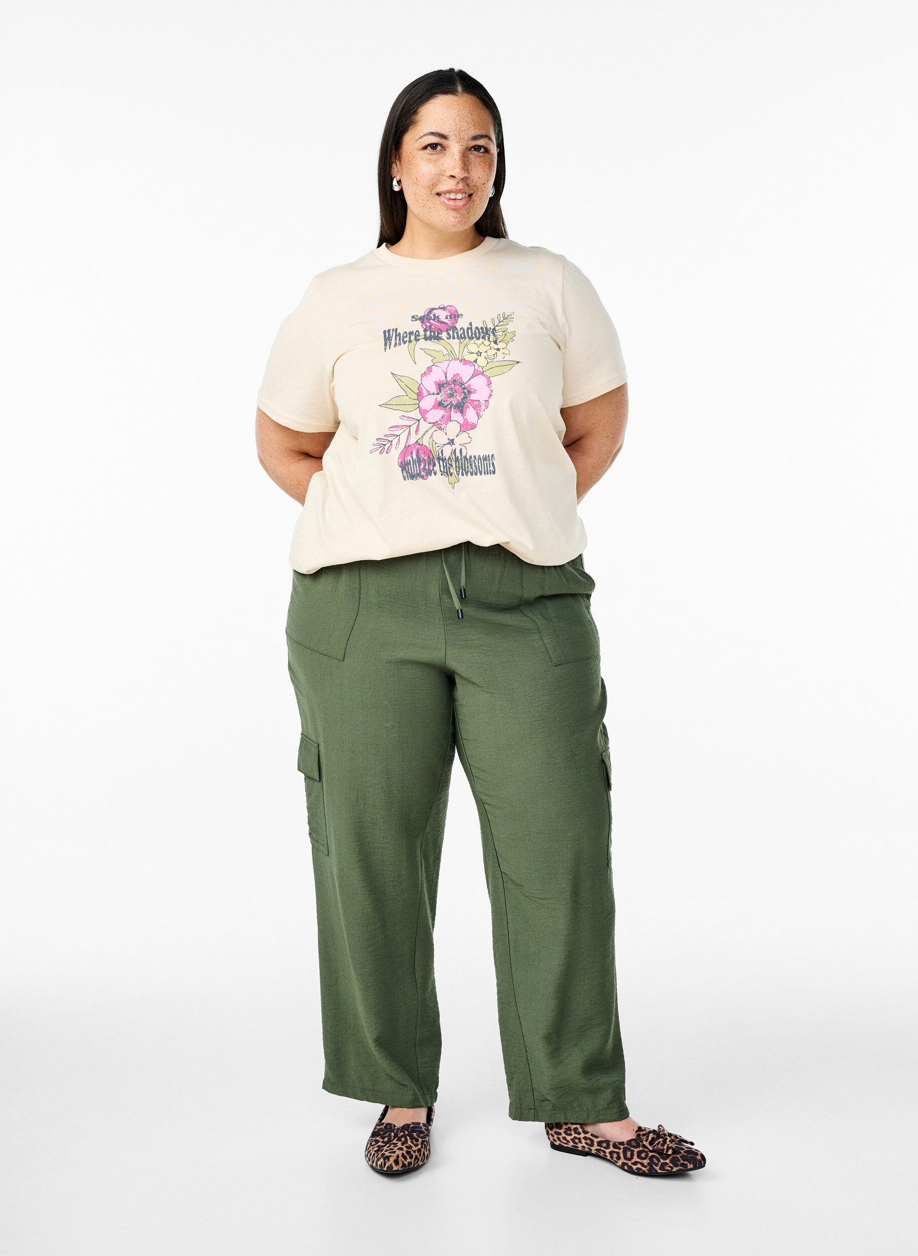 Zizzi T-Shirt aus Baumwolle mit Print, Beige, Model image number 1