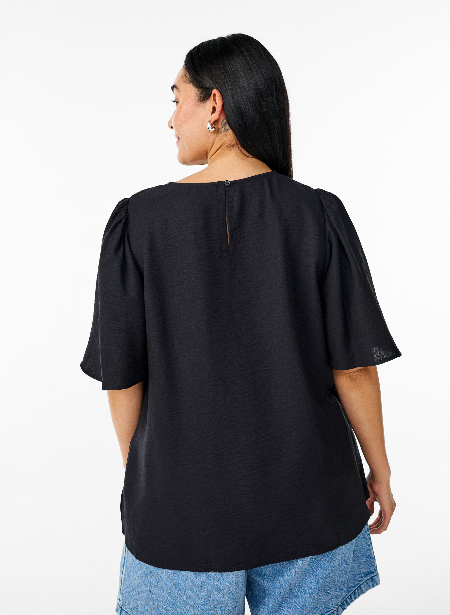 Zizzi Bluse mit kurzen, weiten &Auml;rmeln, Schwarz, Model image number 2