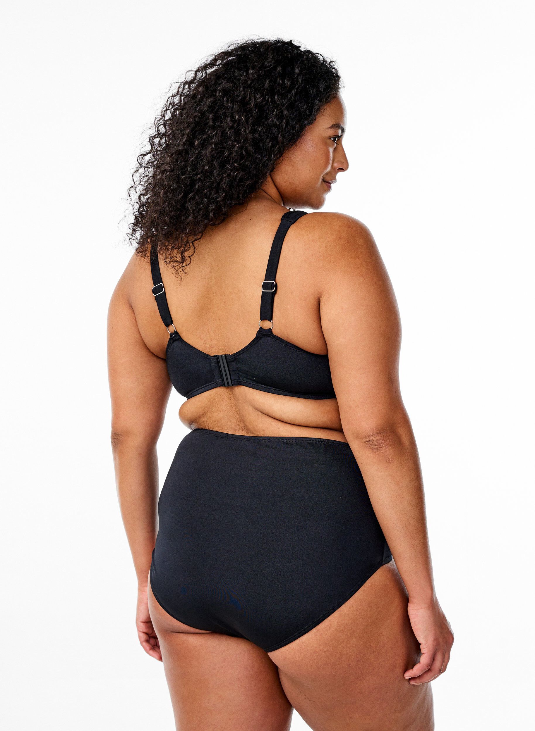 ZizziHaut de bikini couvrant avec armatures, Noir, Model image number 2