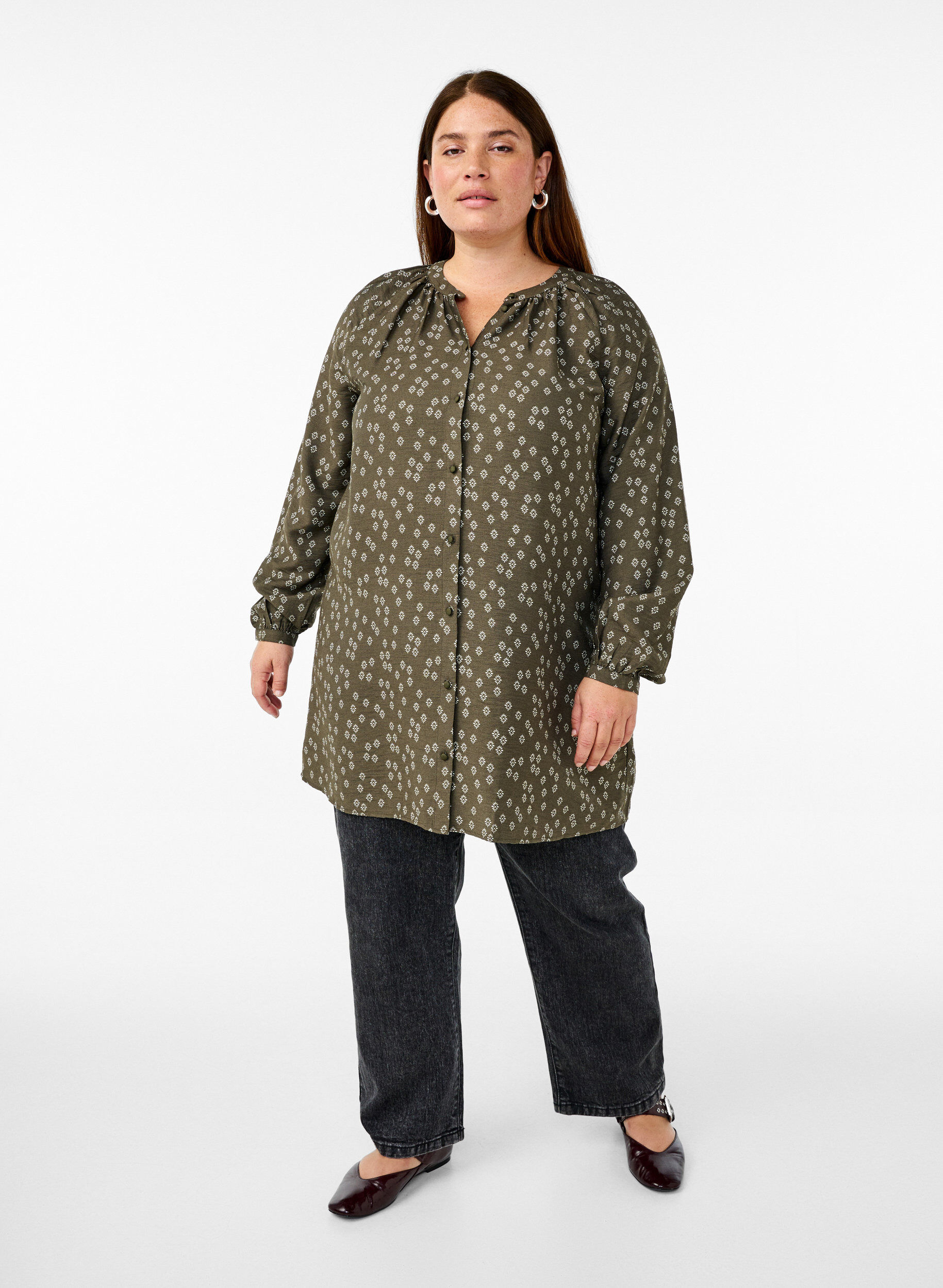 Zizzi Lang&auml;rmlige Tunika mit floralem Print, Gr&uuml;n, Model image number 1