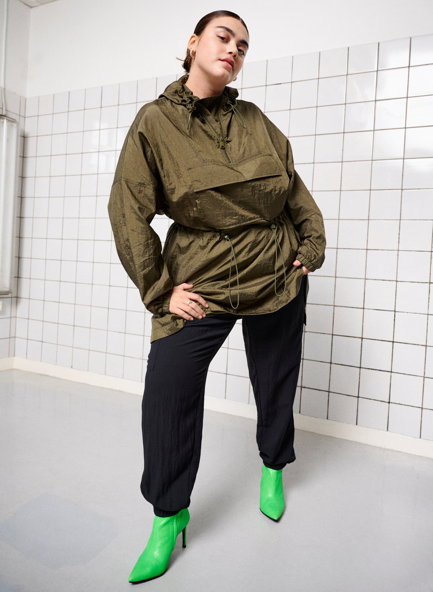 Zizzi Langer Anorak mit Kapuze und Taschen, Grape Leaf, Image image number 0