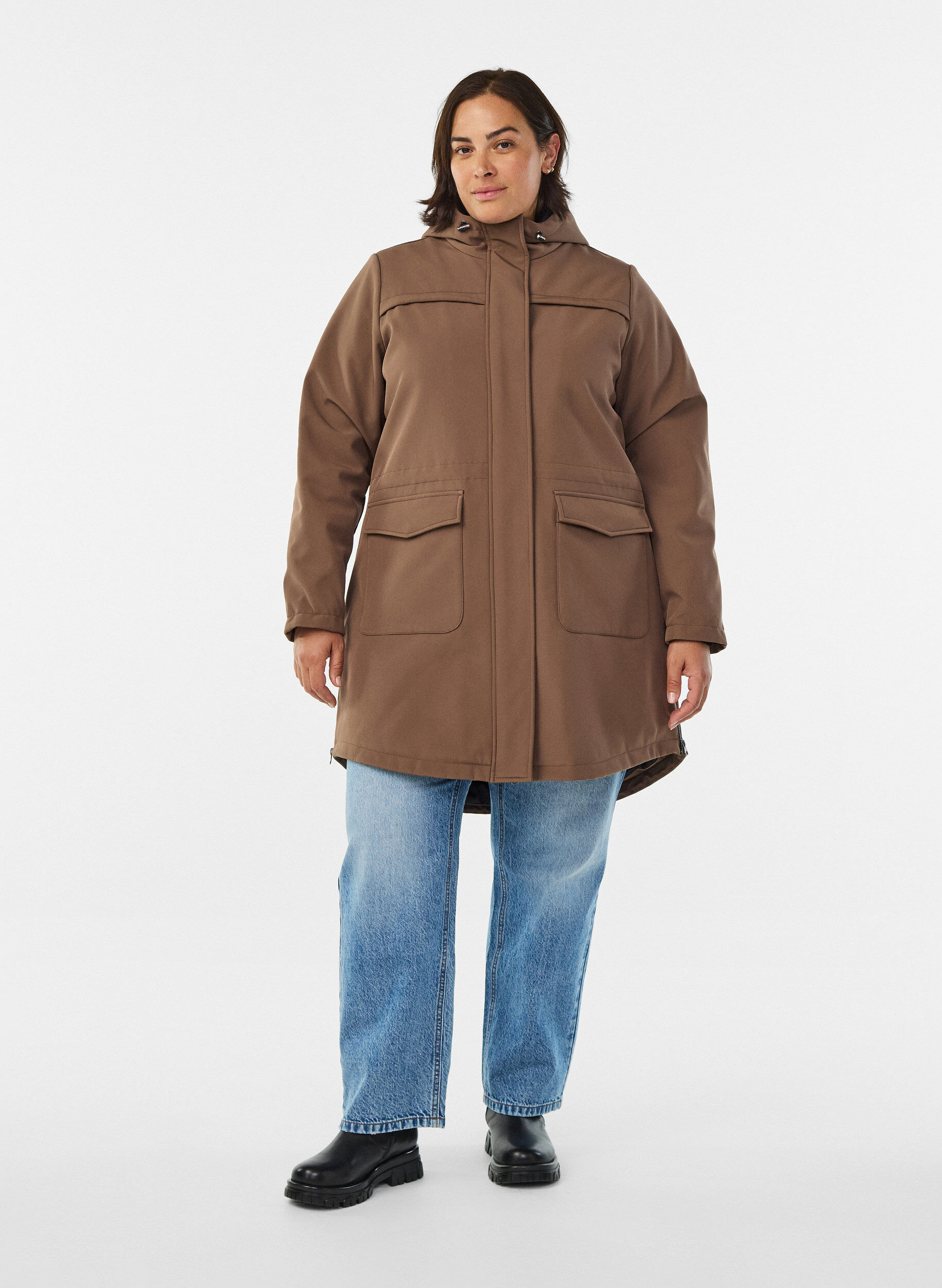 Zizzi Veste softshell r&eacute;sistante &agrave; l'eau avec doublure matelass&eacute;e, Marron, Model image number 1