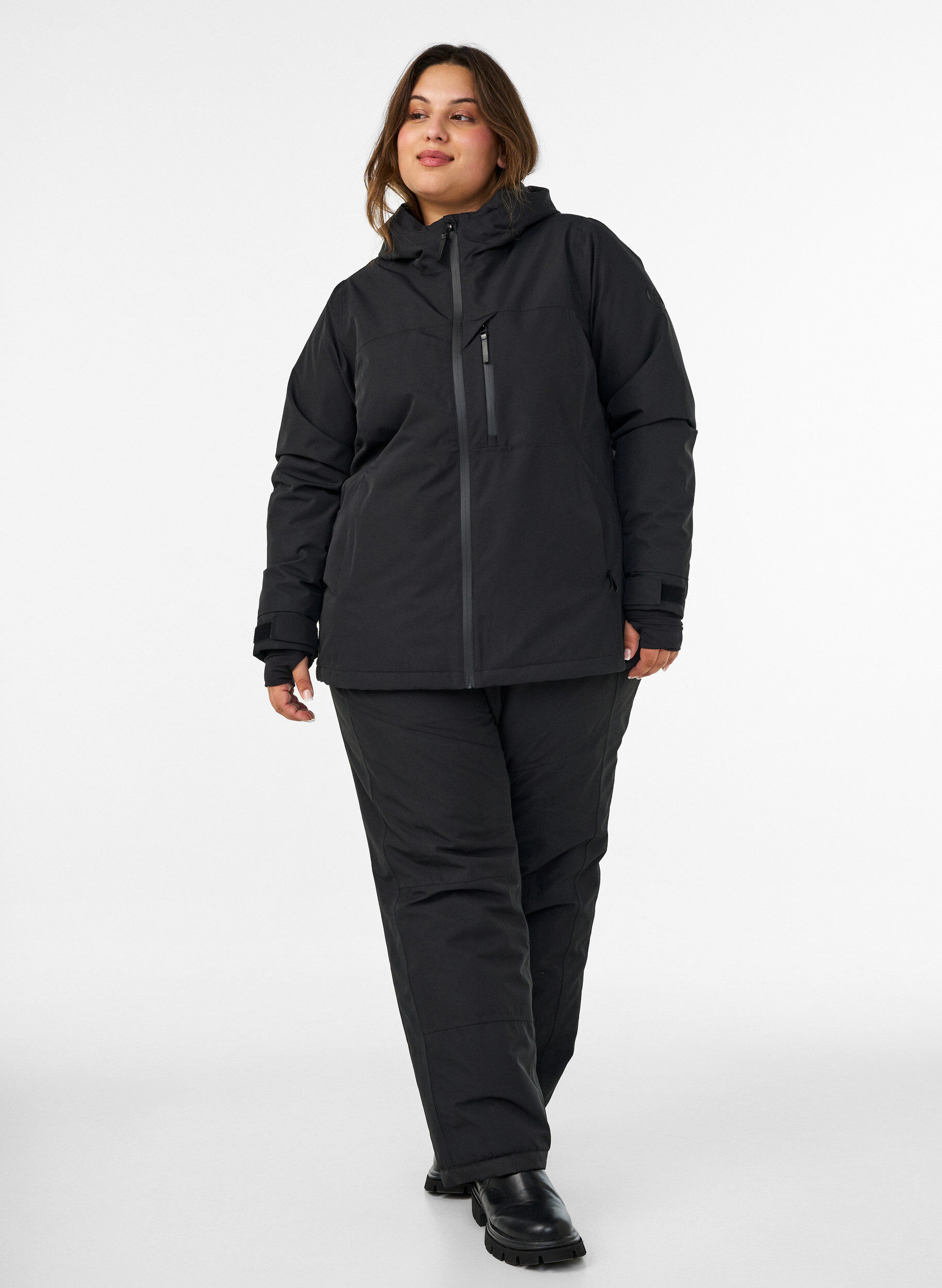 ZizziSkijacke mit Kapuze und Rei&szlig;verschlusstaschen, Schwarz, Model image number 1