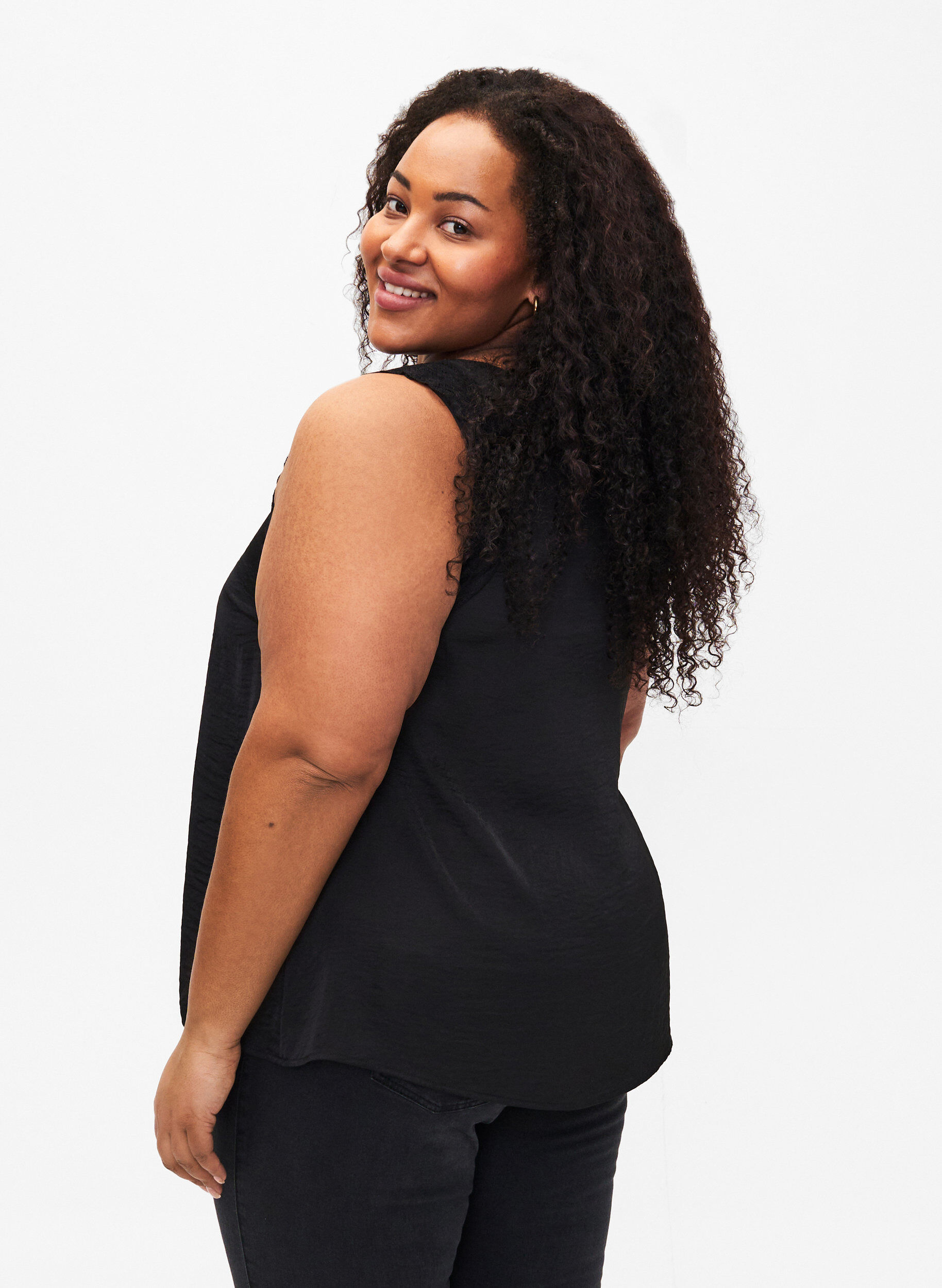 Zizzi Oberteil mit Spitze und Kreuzdetail, Black, Model image number 1