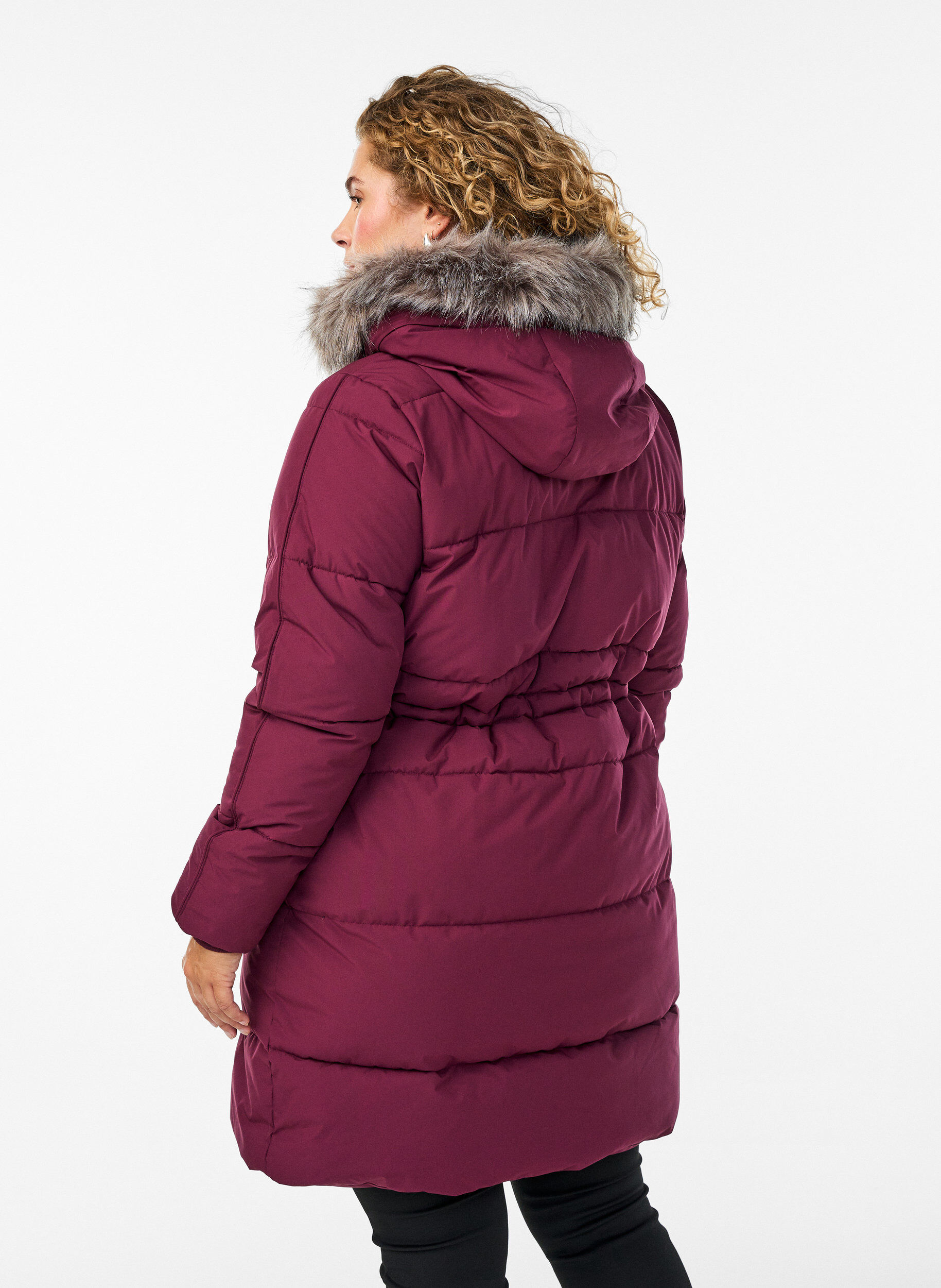 Zizzi Parka d&eacute;perlante avec col en fausse fourrure, Bordeaux fonc&eacute;, Model image number 2
