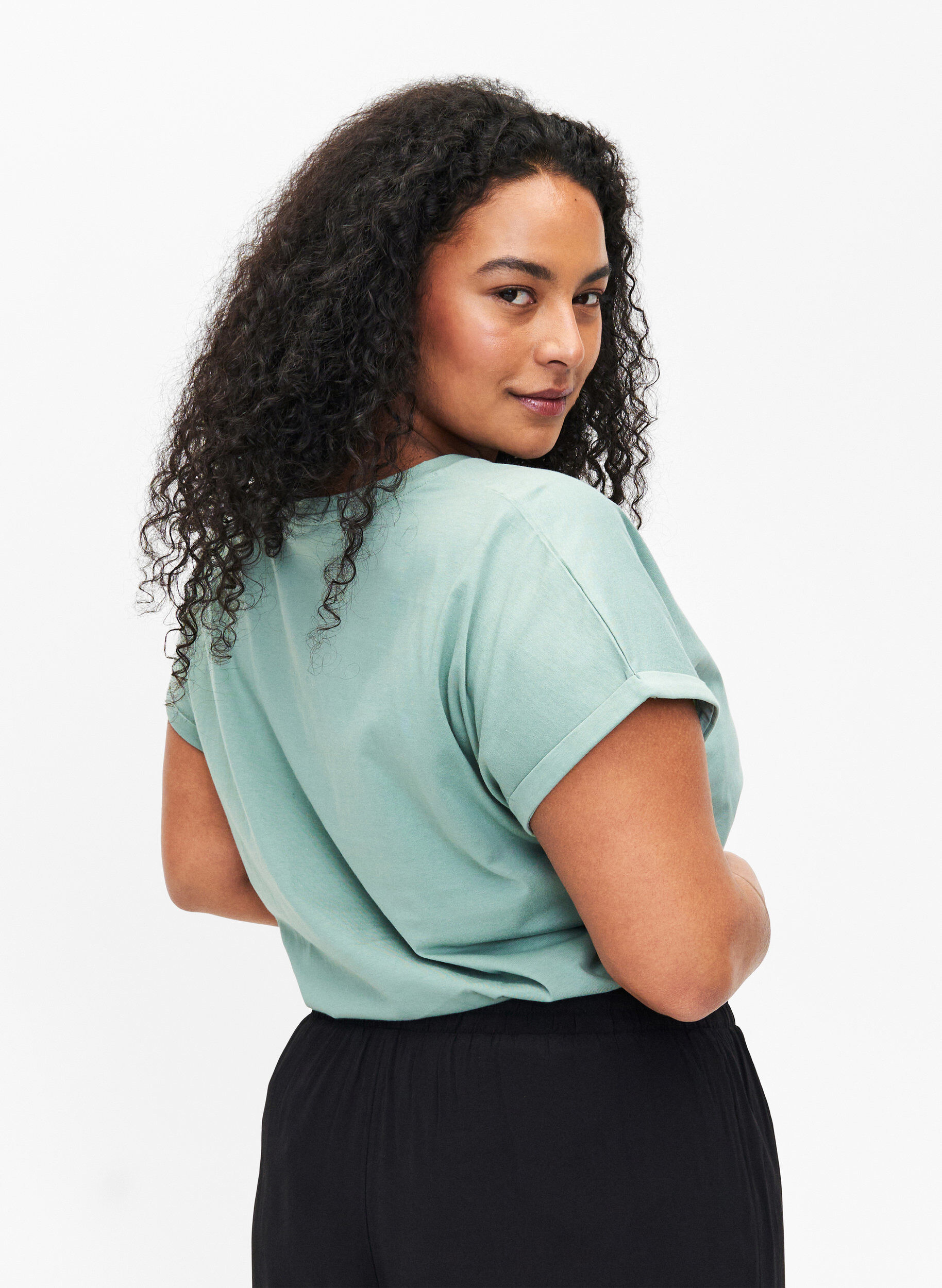 Zizzi T-Shirt aus Bio-Baumwolle mit Golddruck, Ch.Green Gold Flower, Model image number 1