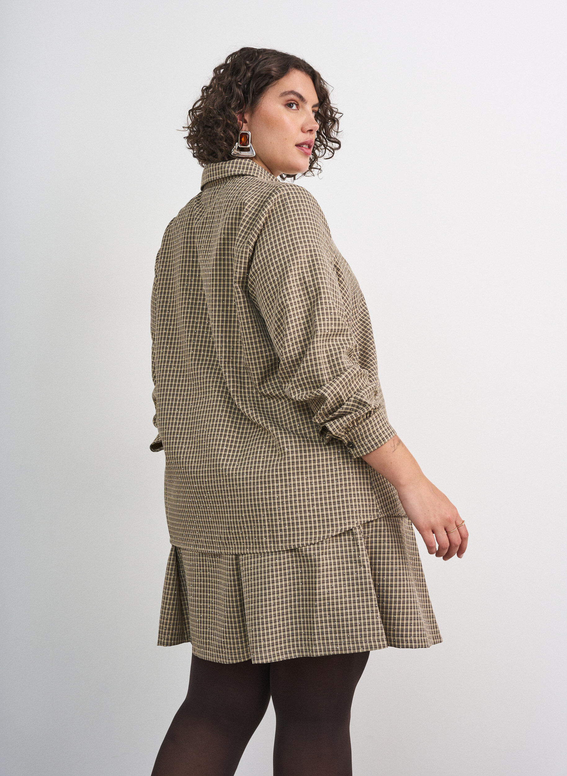 ZizziBluse mit kleinem Karomuster und Strasssteinen, Braun, Model image number 2