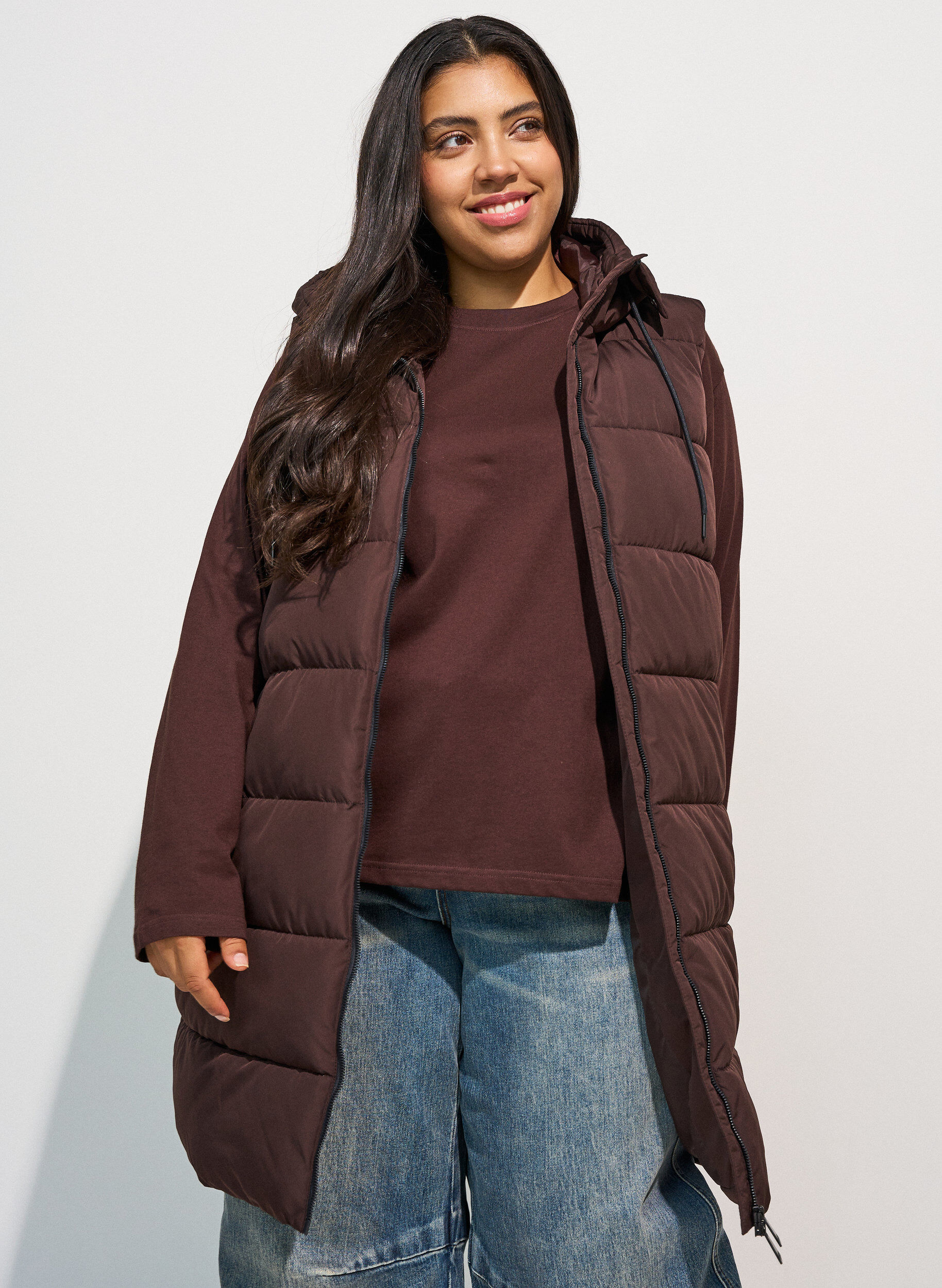 ZizziGilet long avec capuche et poches, Marron, Model image number 2
