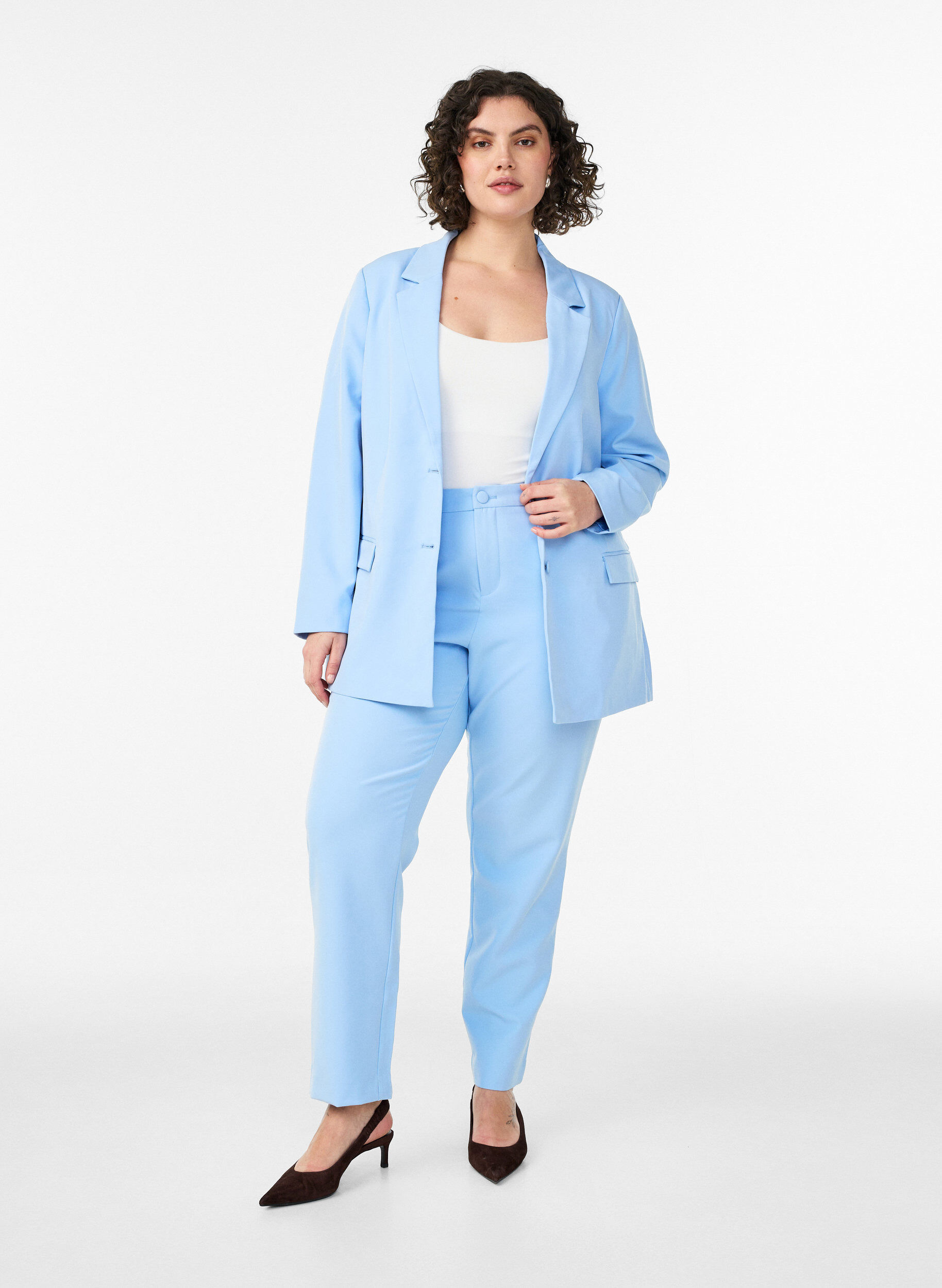 Pantalon avec poches et jambes droites, Bleu Clair, Model
