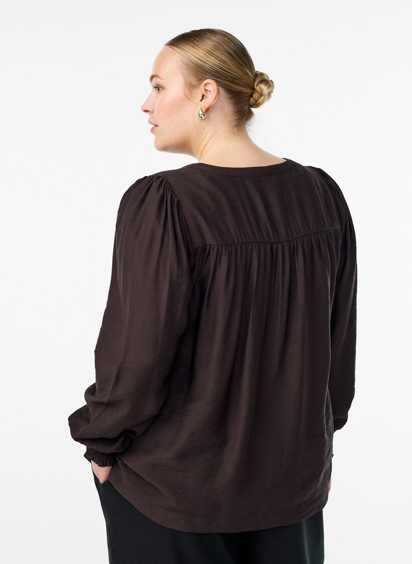 Blouse en viscose avec smock et d&eacute;tails fronc&eacute;s, Marron, Model image number 2