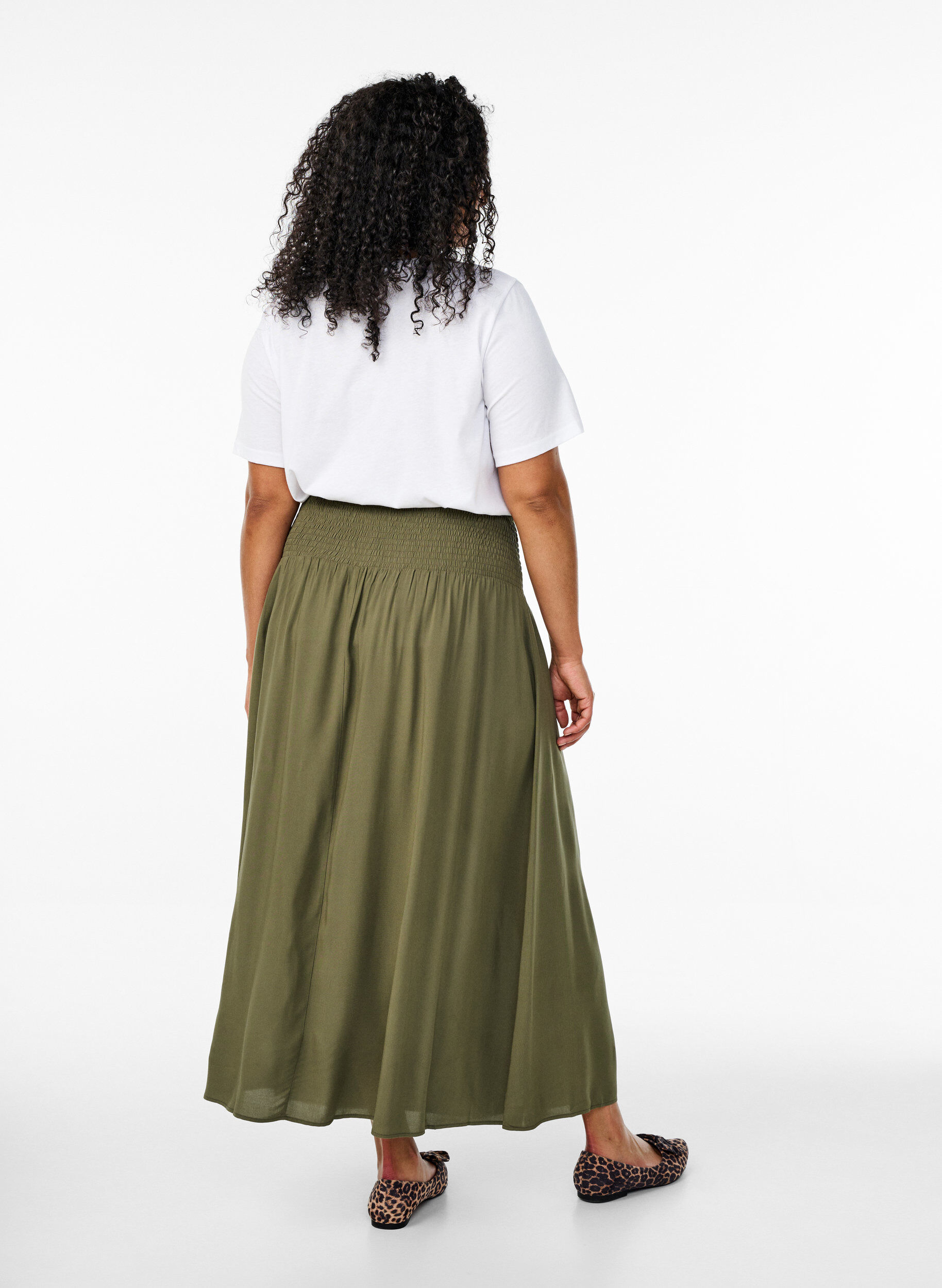Zizzi Jupe longue en viscose avec smocks, Vert, Model image number 1