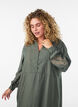 Robe en viscose avec broderies et volants &eacute;tag&eacute;s, Vert, Model image number 2