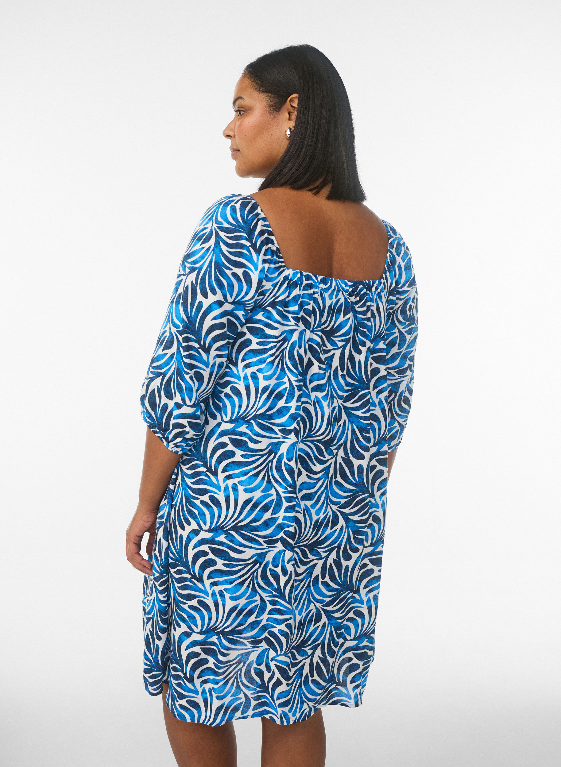 Zizzi Robe de plage en viscose avec imprim&eacute;, Bleu, Model image number 2