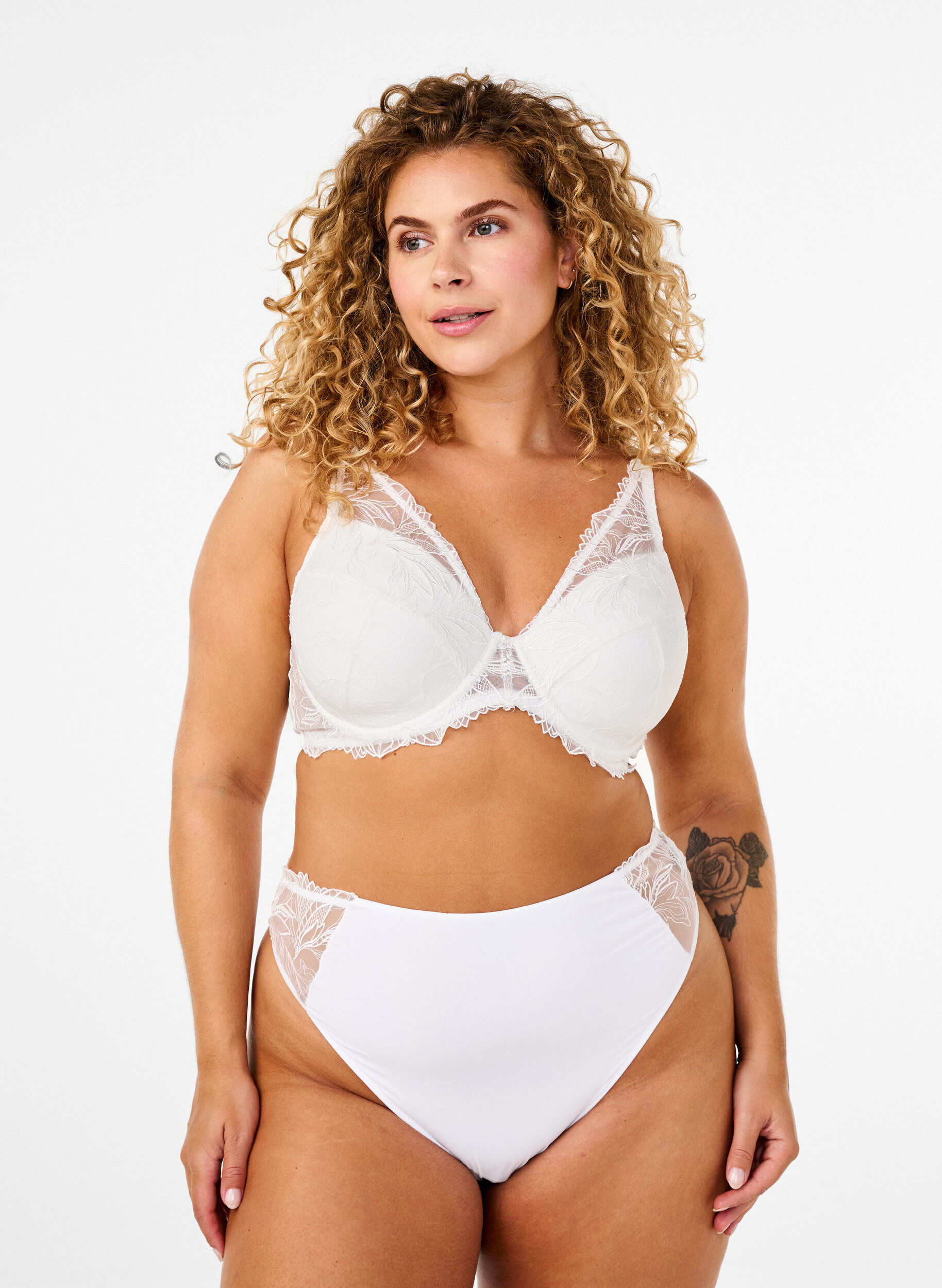 String en microfibre avec dentelle, Blanc, Model