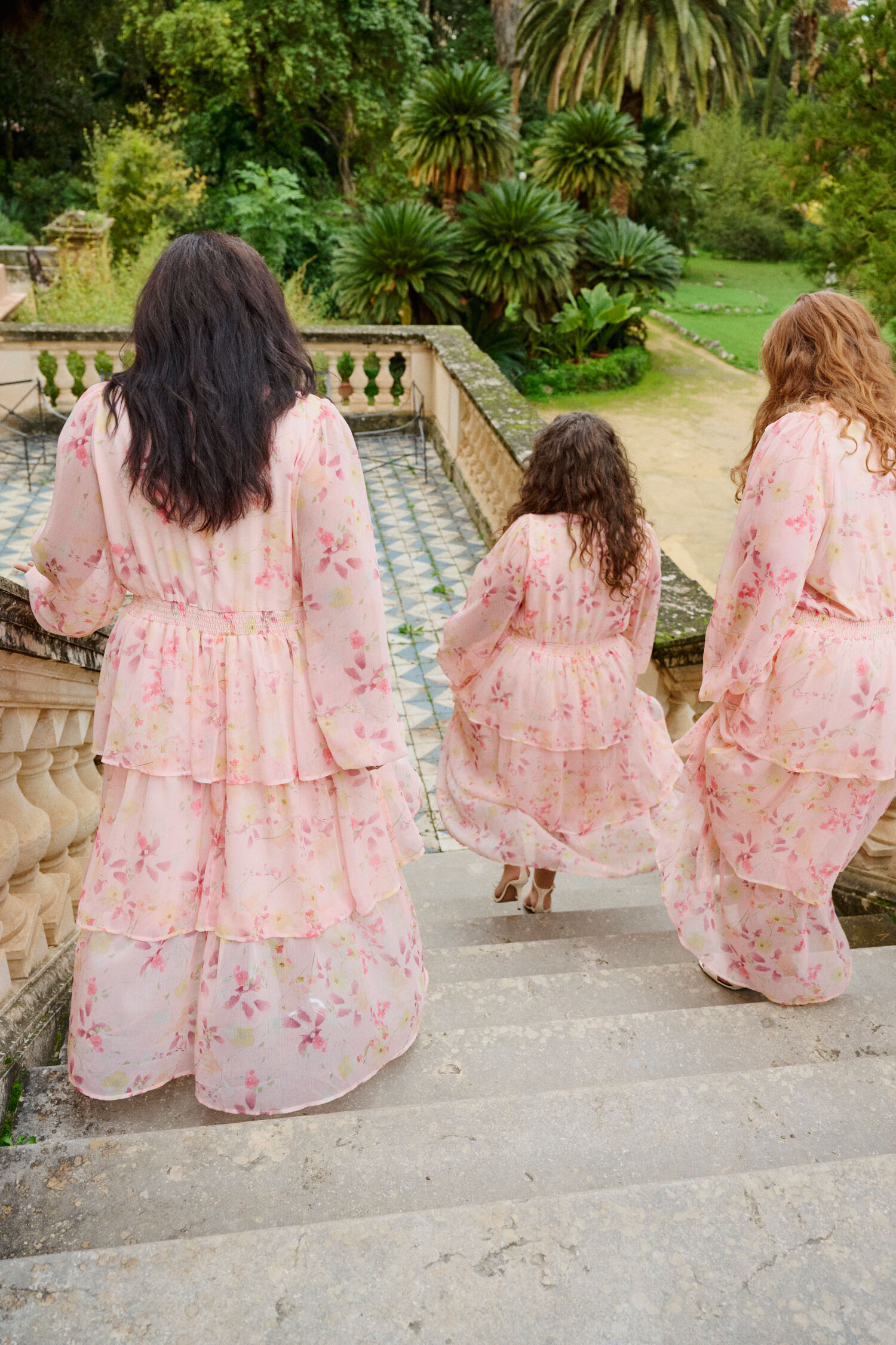 Zizzi Robe fleurie dans des tons clairs, , Model